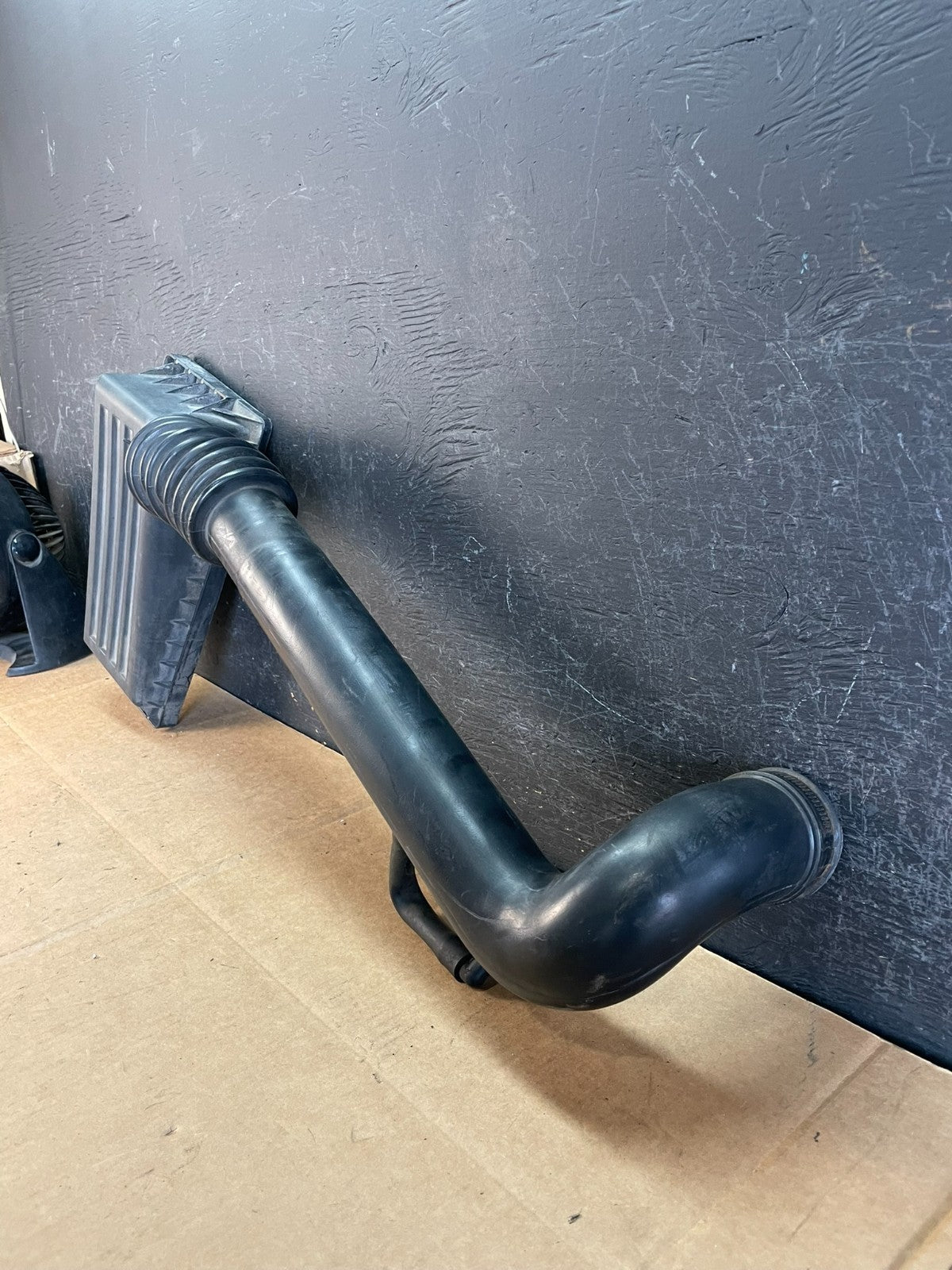 1997 to 2004 Jeep Wrangler Engine Air Cleaner Intake Hose Tube AE1016 DG1