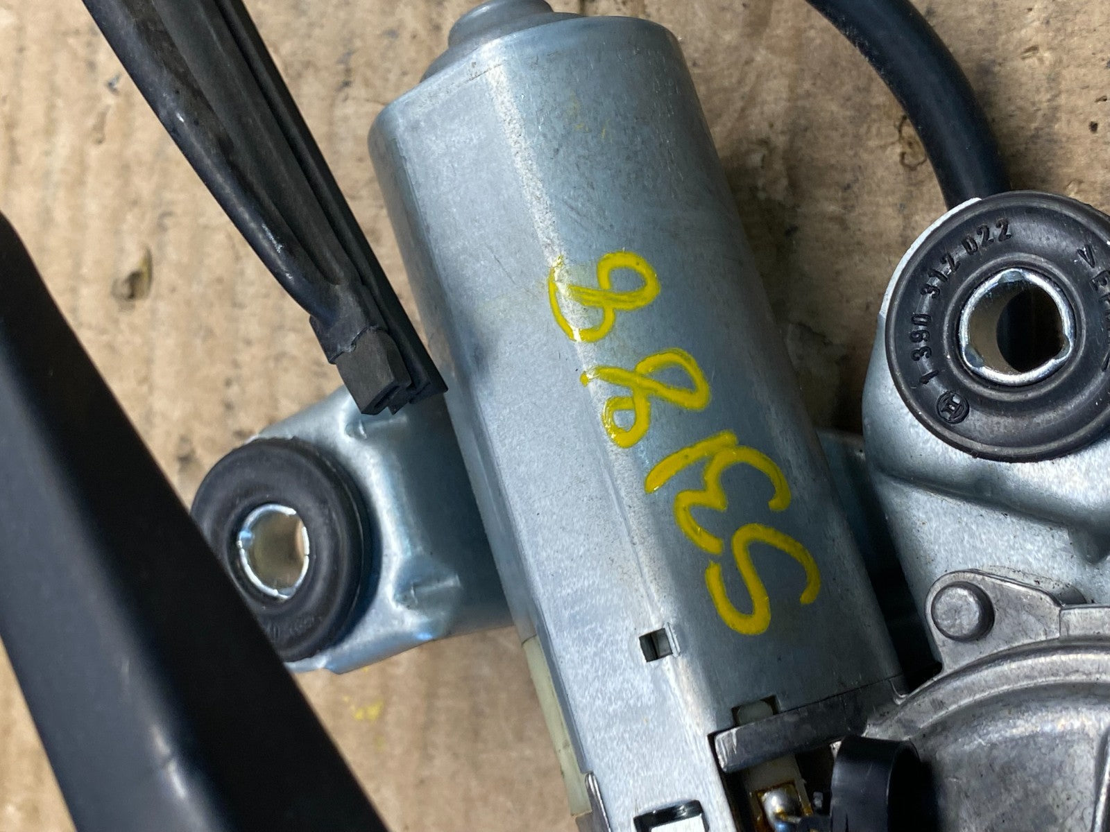2010 to 2012 Land Range Rover Rear Glass Windshield Wiper Motor OEM S3188 DG5