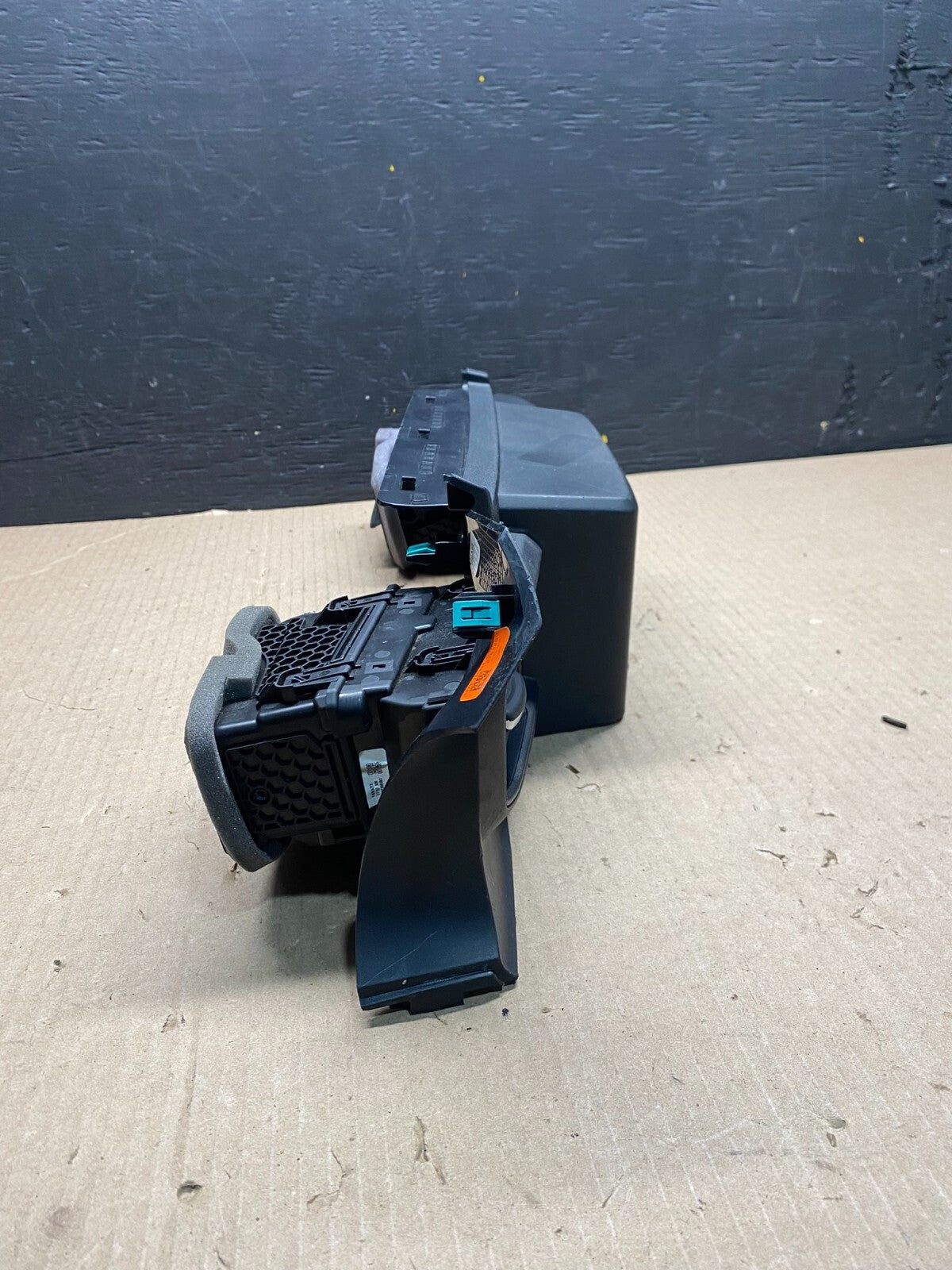 2020 to 2023 Ford  Explorer Console Radio Display Screen Air Vents F4950 DG1 Oem1
