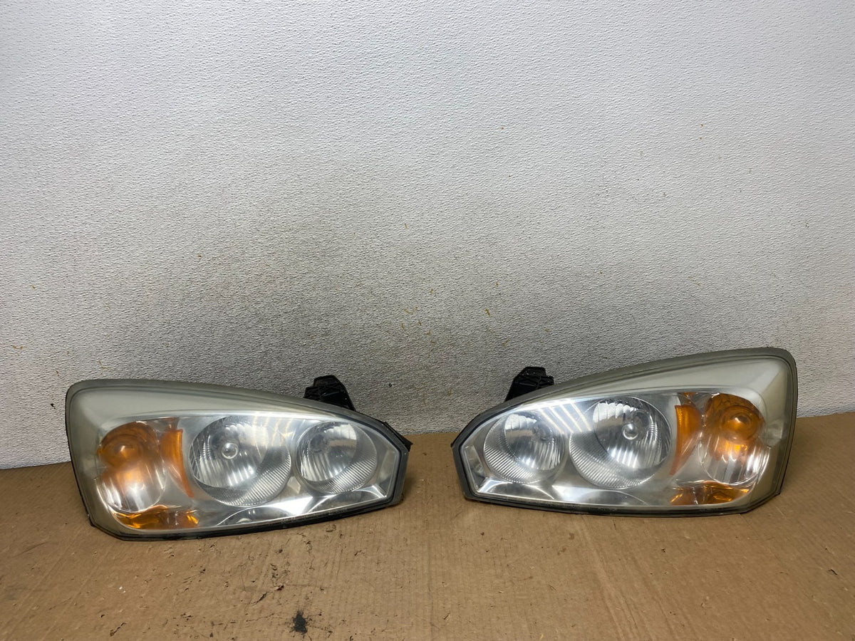 2004 to 2007 Chevrolet Malibu Left+Right Set Headlights AI9086 DW0