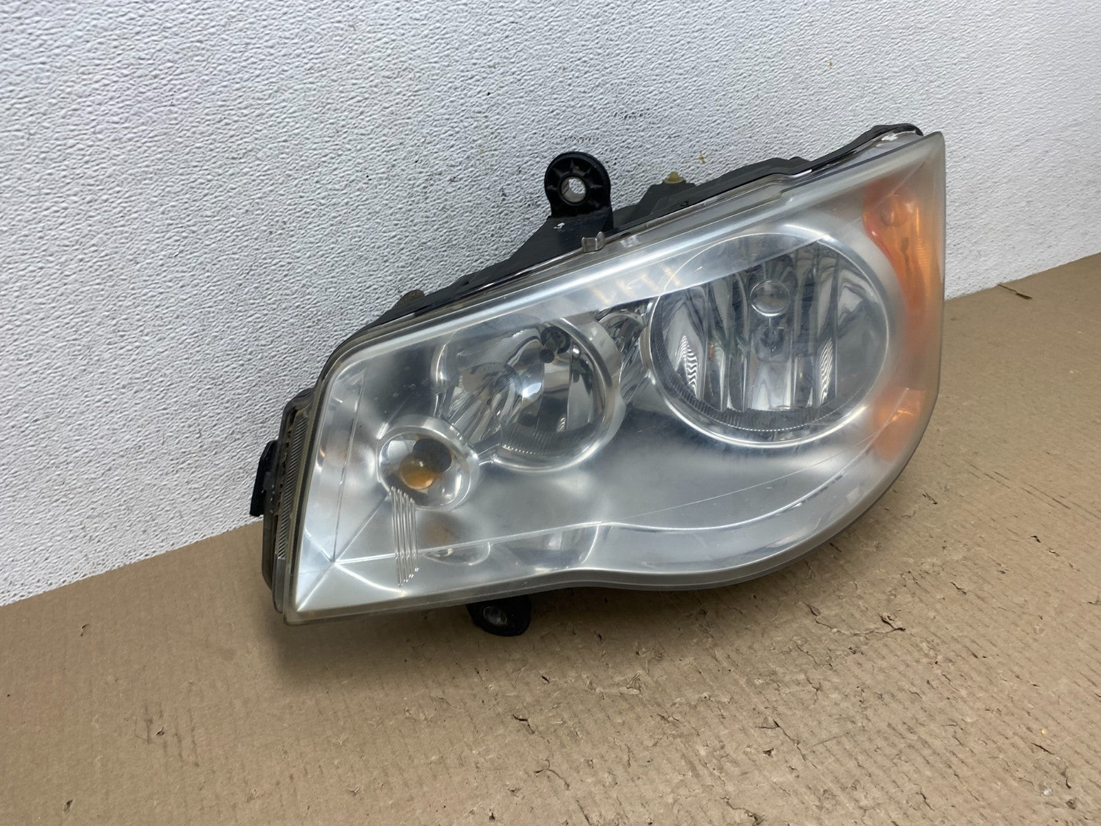 2008 to 2016 Chrysler Town and Country Left Driver Lh Side Headlight AE9764 DW2