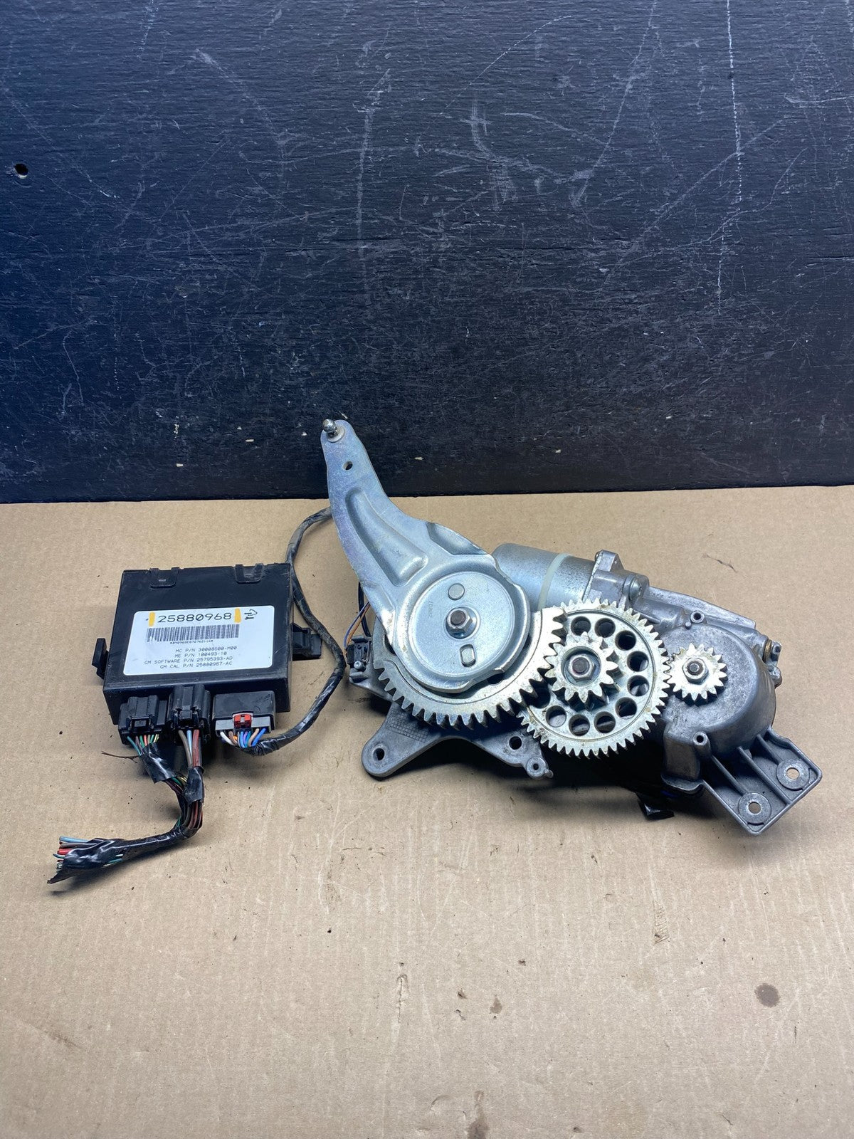 2007 - 2008 Cadillac Chevy GMC Rear Liftgate Door Control Module ag3888 DG3