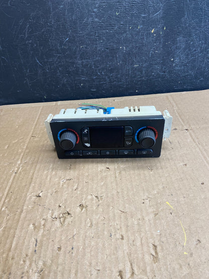 2003 to 2006 Chevrolet Tahoe Suburban Yukon Climate Control A/C AD2259 DG0