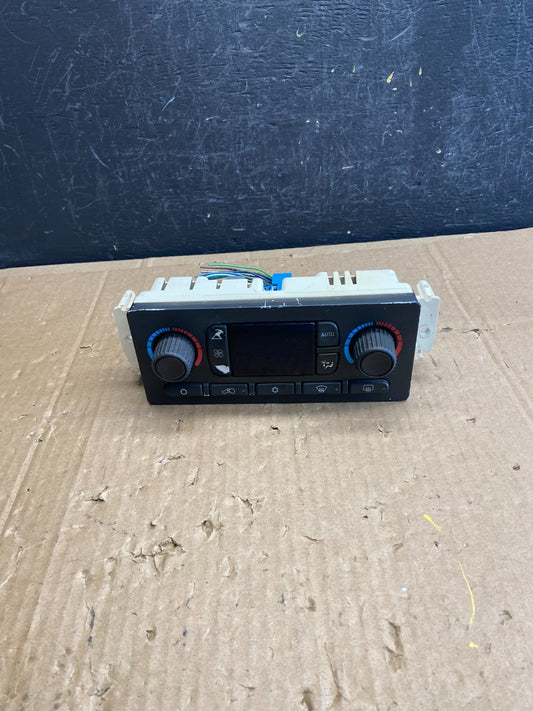 2003 to 2006 Chevrolet Tahoe Suburban Yukon Climate Control A/C AD2259 DG0