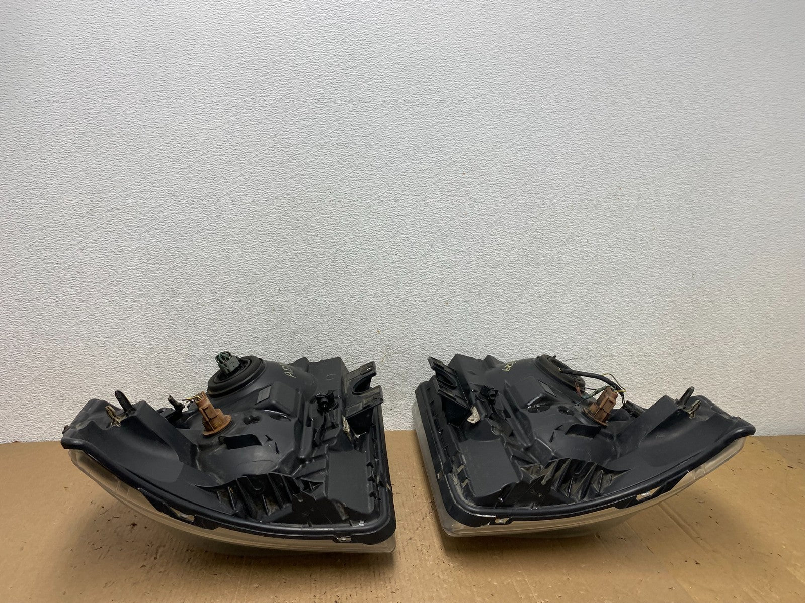 2011 to 2016 Ford F250 Super Duty Left+Right Side Headlights AD8829 DW9