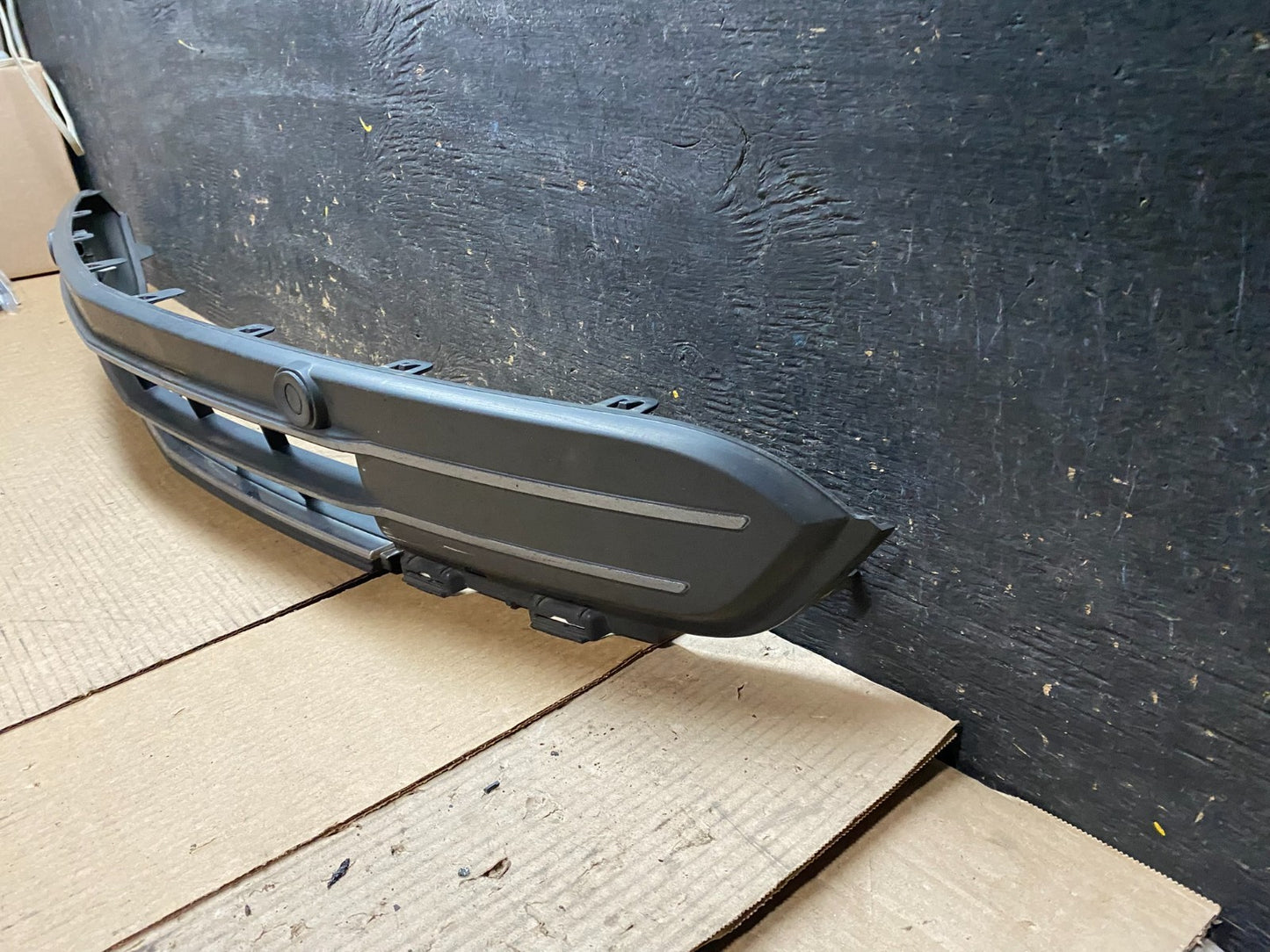 2013 to 2016 Lincoln MKS Front Lower Grille Grill v6977 DG1