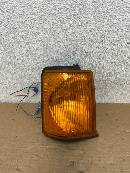 1999-2000 Land Rover Discovery Front Right Passenger Turn Signal Light AD4115 DG0
