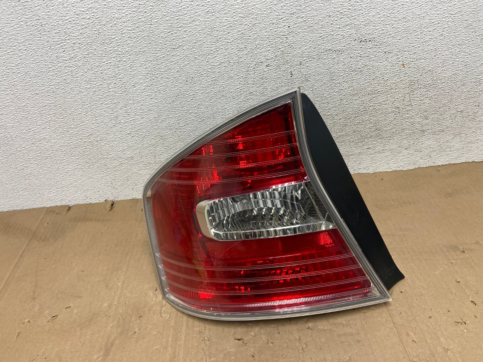 2005 to 2007 Subaru Legacy Outback Left Driver LH Tail Light AE9175 LK0