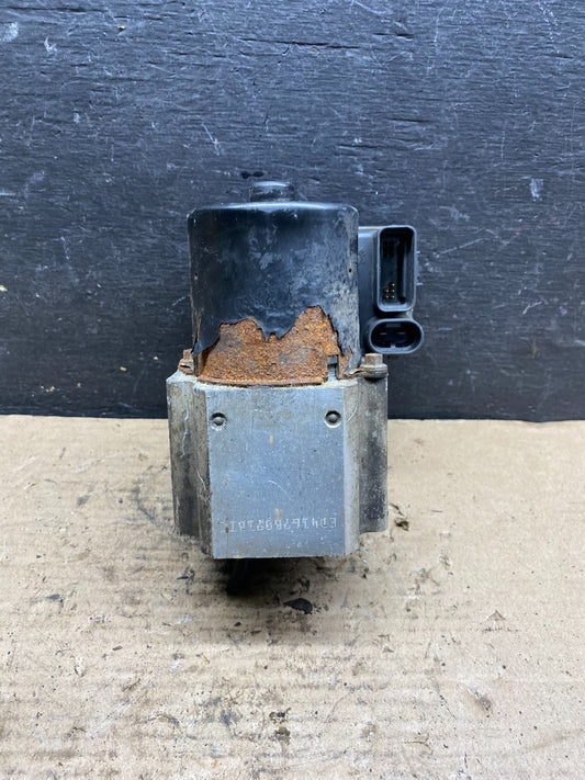 2004-07 Chevrolet Express ABS Pump Control OEM 13567136 Module Q1439 DG0