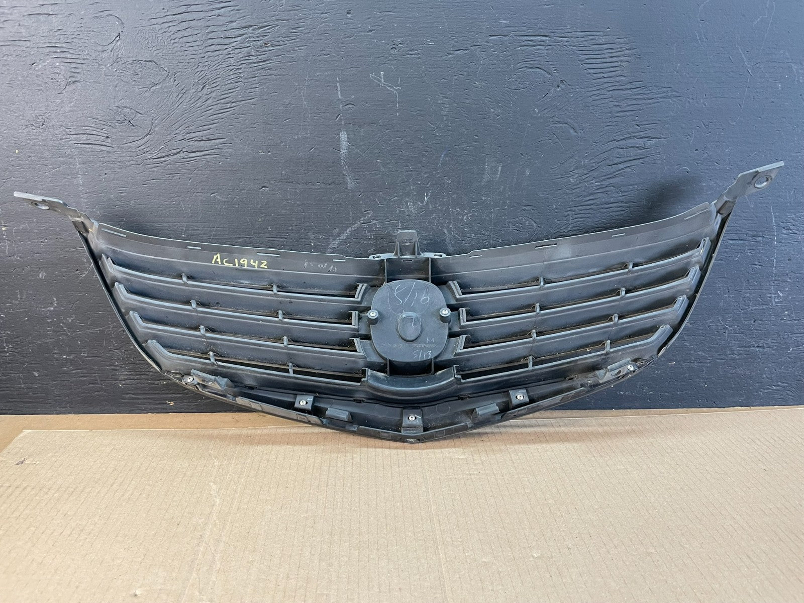 2005 to 2008 Acura RL Front Upper Grille Grill Emblem AC1942  DG7