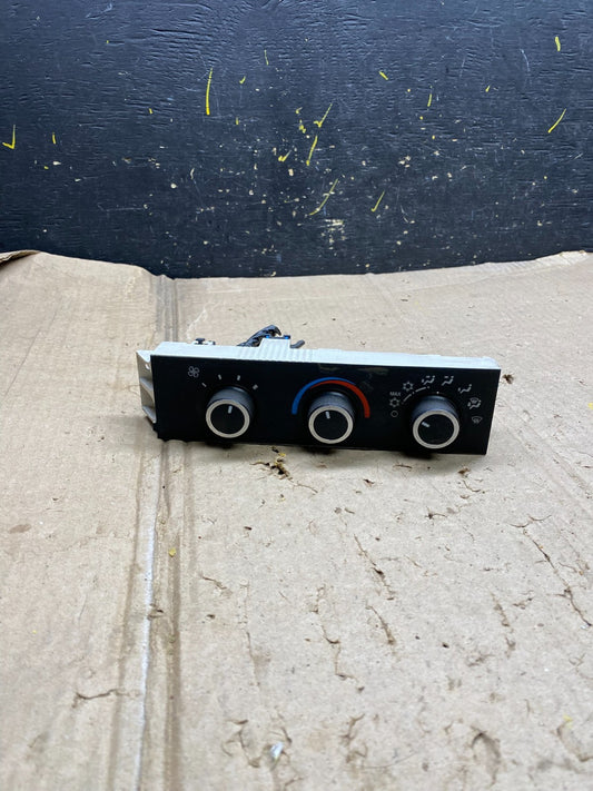 2008-2010 Chevrolet Express 1500 2500 3500 Climate Control Panel X5970 DG0