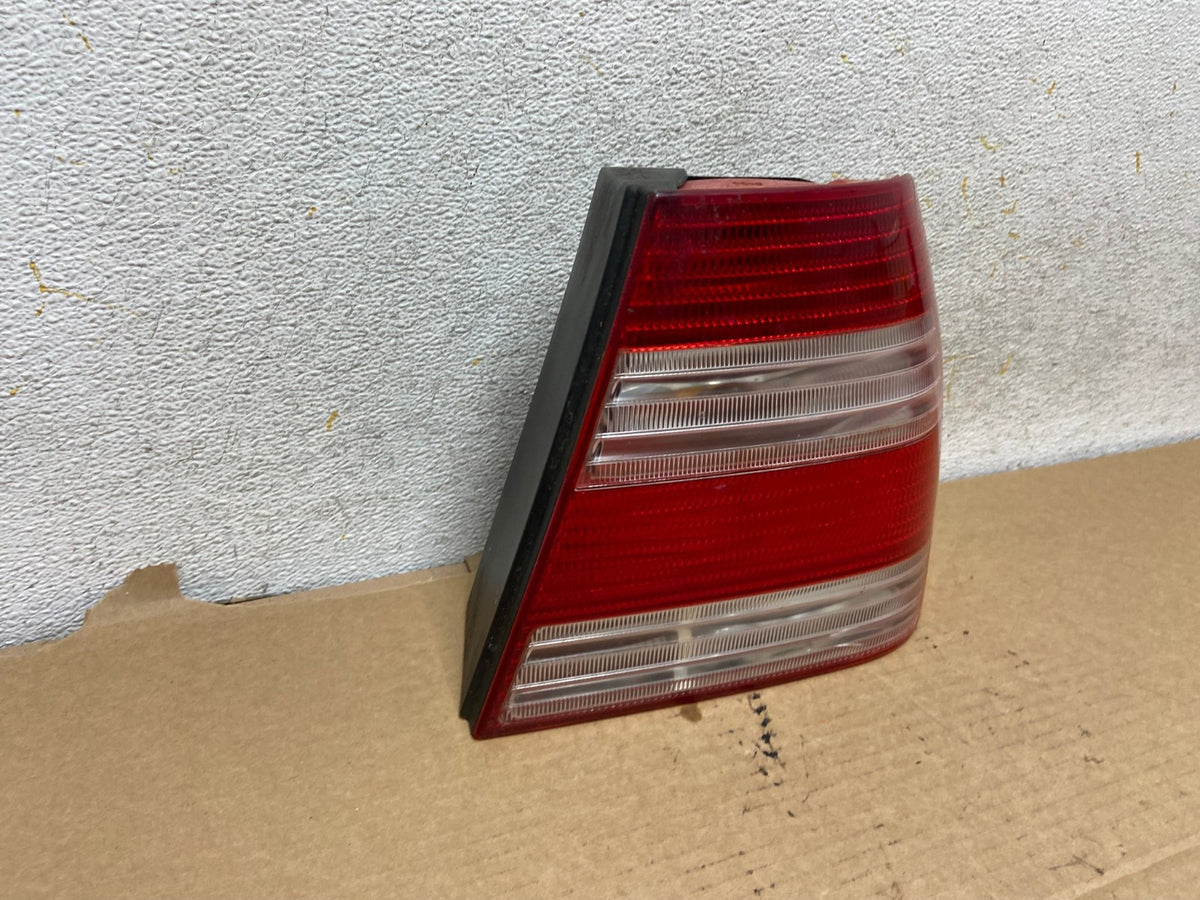 2004 to 2005 Volkswagen Jetta Right Passenger RH Side Tail Light AH7769 LK1