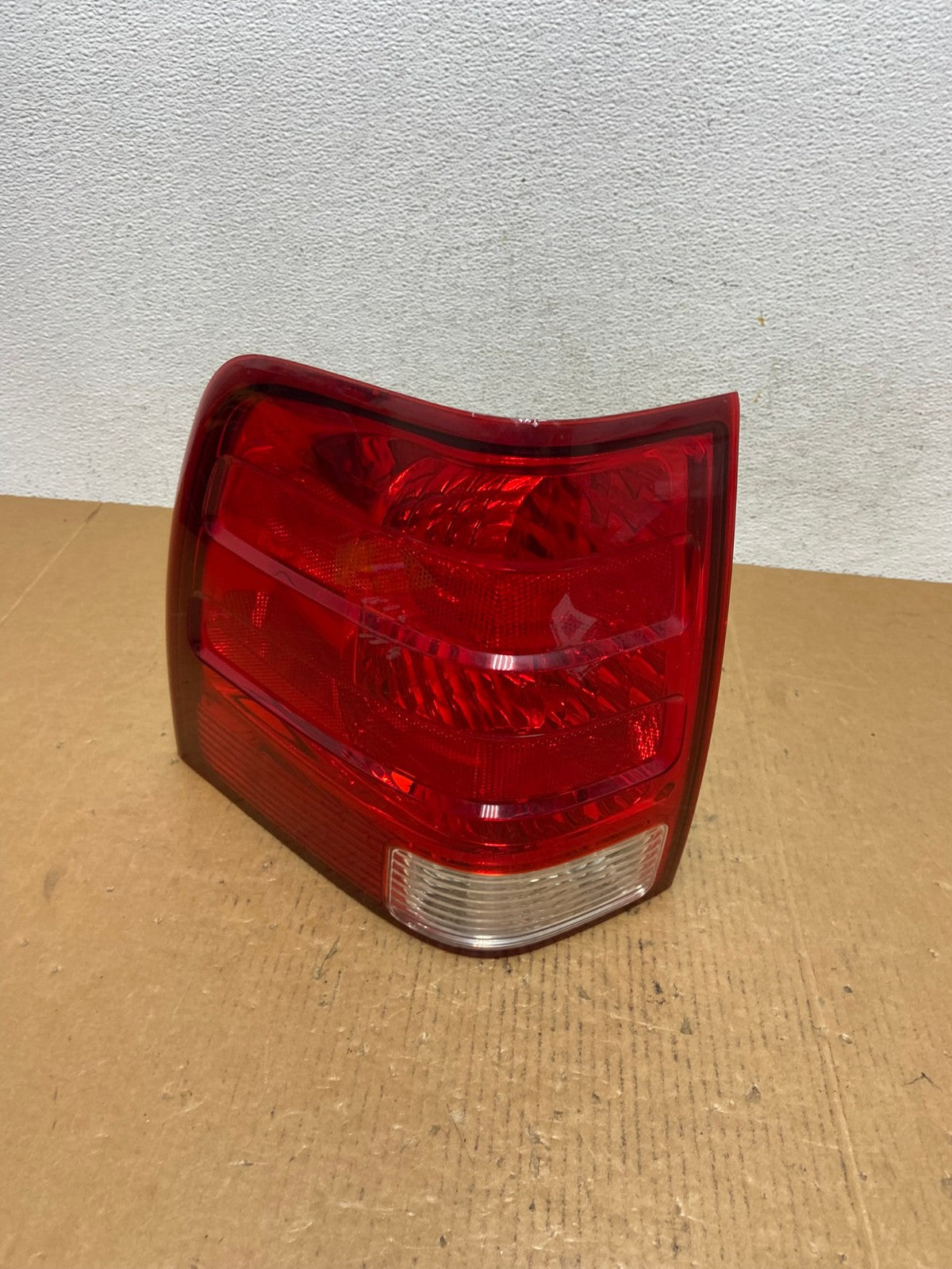 2003 2004 2005 2006 Ford Expedition Left Driver Lh Tail light AE0520 LK0
