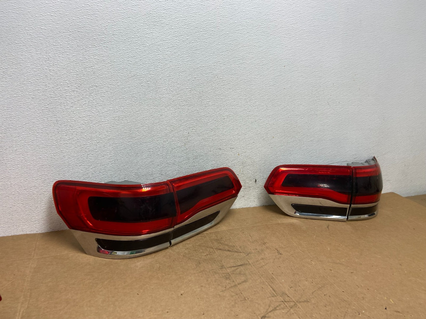 2014 - 2018 Jeep Grand Cherokee Left+Right Set Inner Tail Light AD6362 DG2