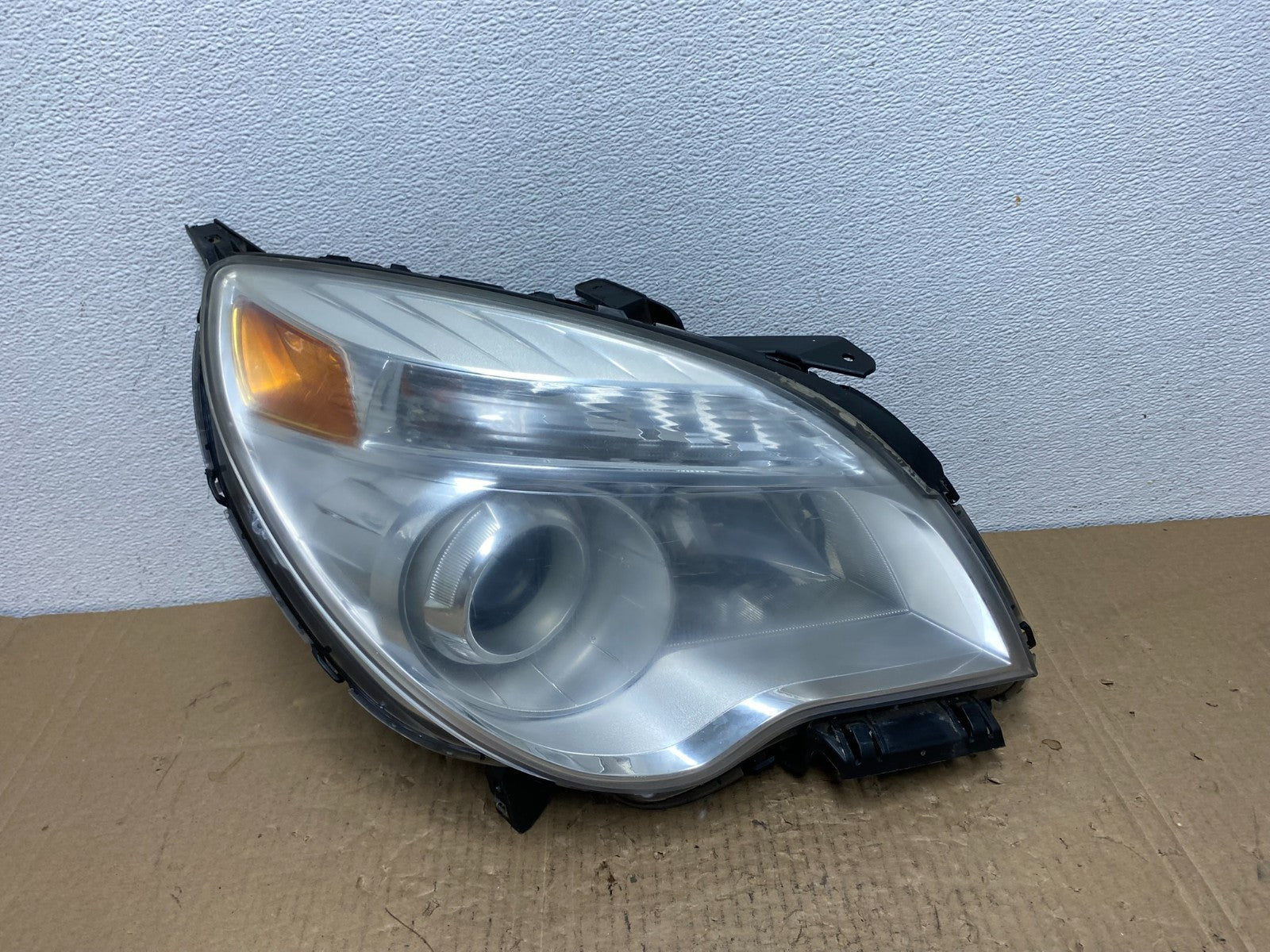 2010-2015 Chevrolet Equinox Right Passenger Halogen Projector Headlight AC39180