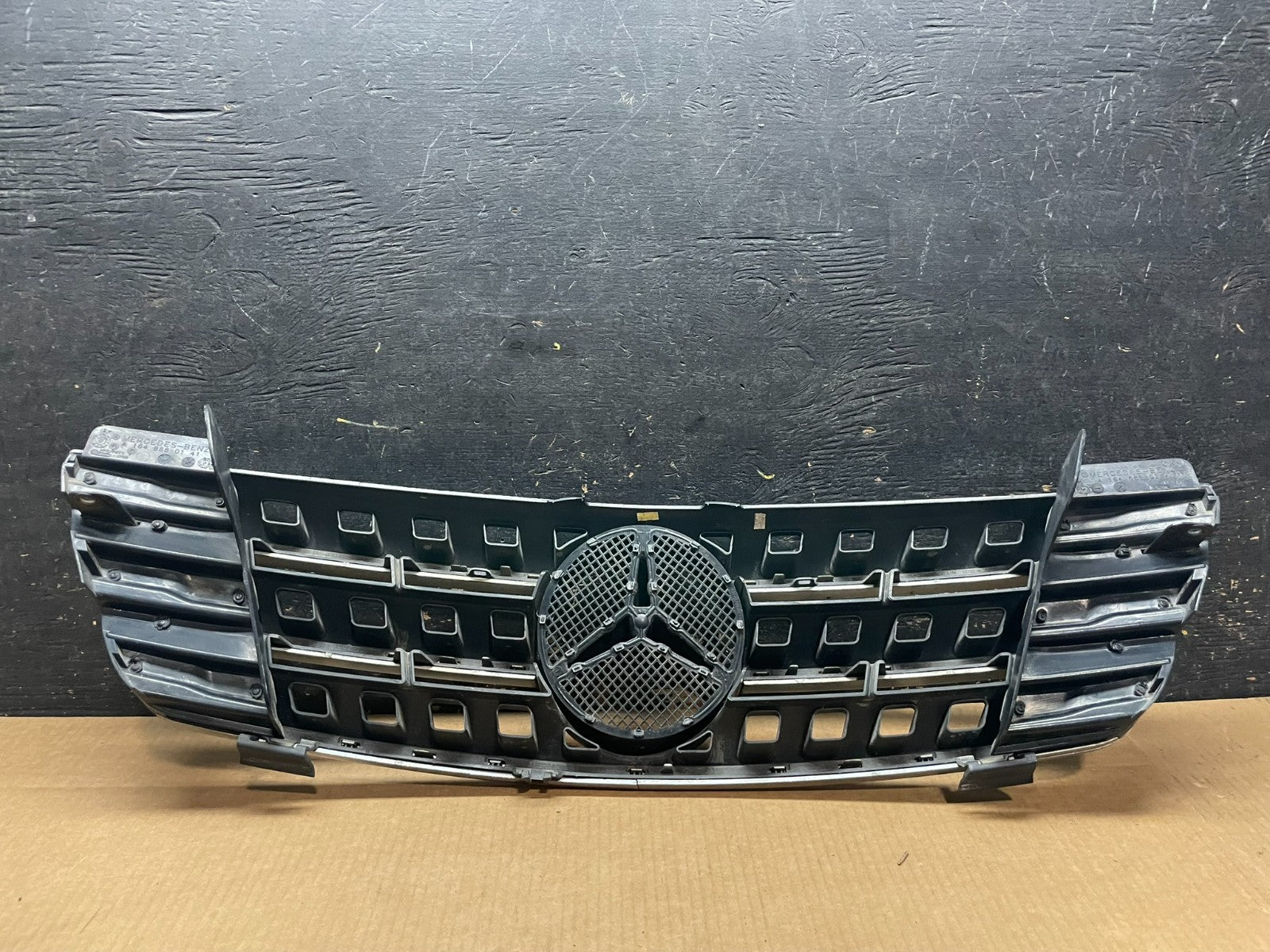 2006 to 2008 Mercedes ML-Class W164 Front Bumper Grille Grill AA9055 DG3