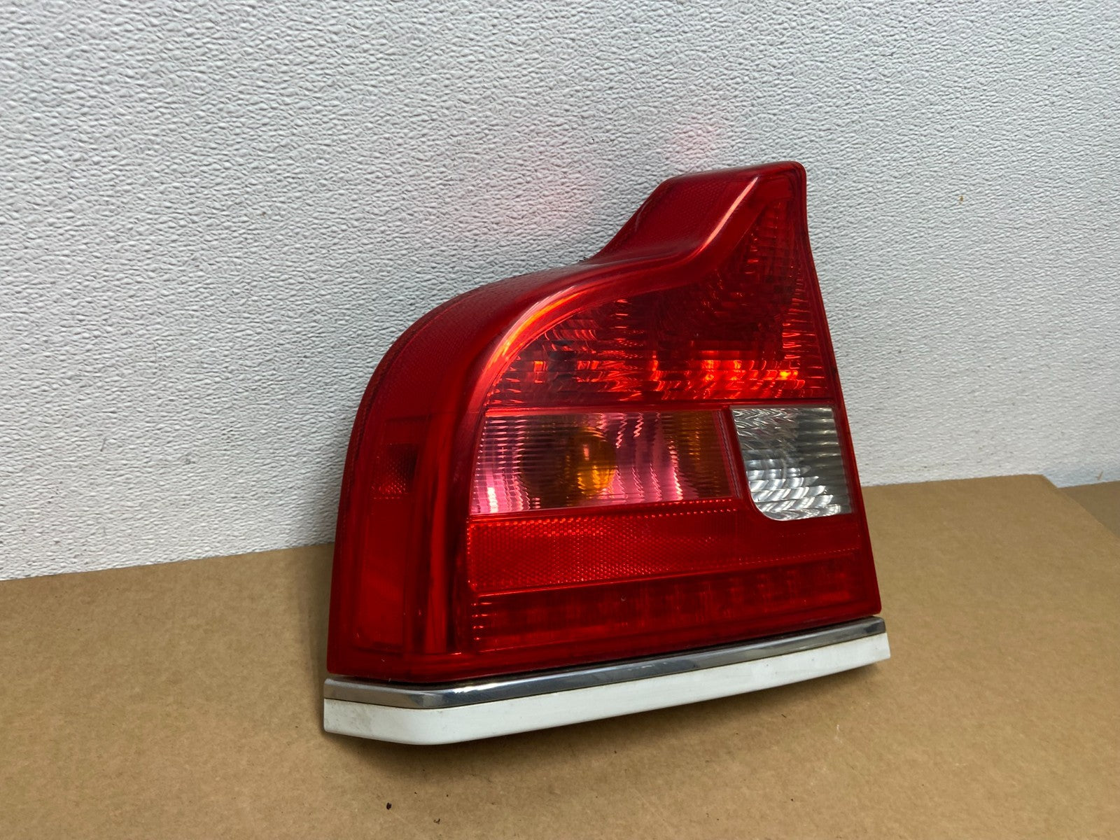 2004 - 2006 Volvo S80 Left Driver LH Side Tail Light OEM AC1694 DG2