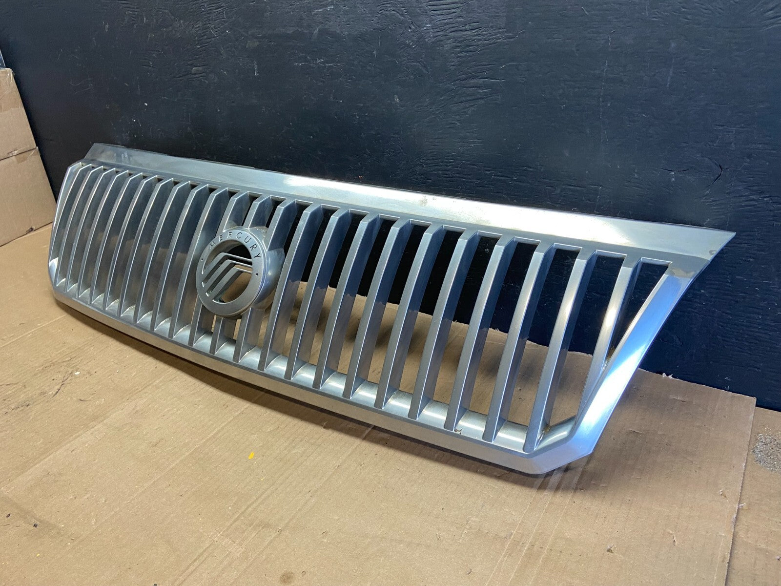 2002 to 2005 Mercury Mountaineer Front Upper Grill Grille Oem D3127 DG12