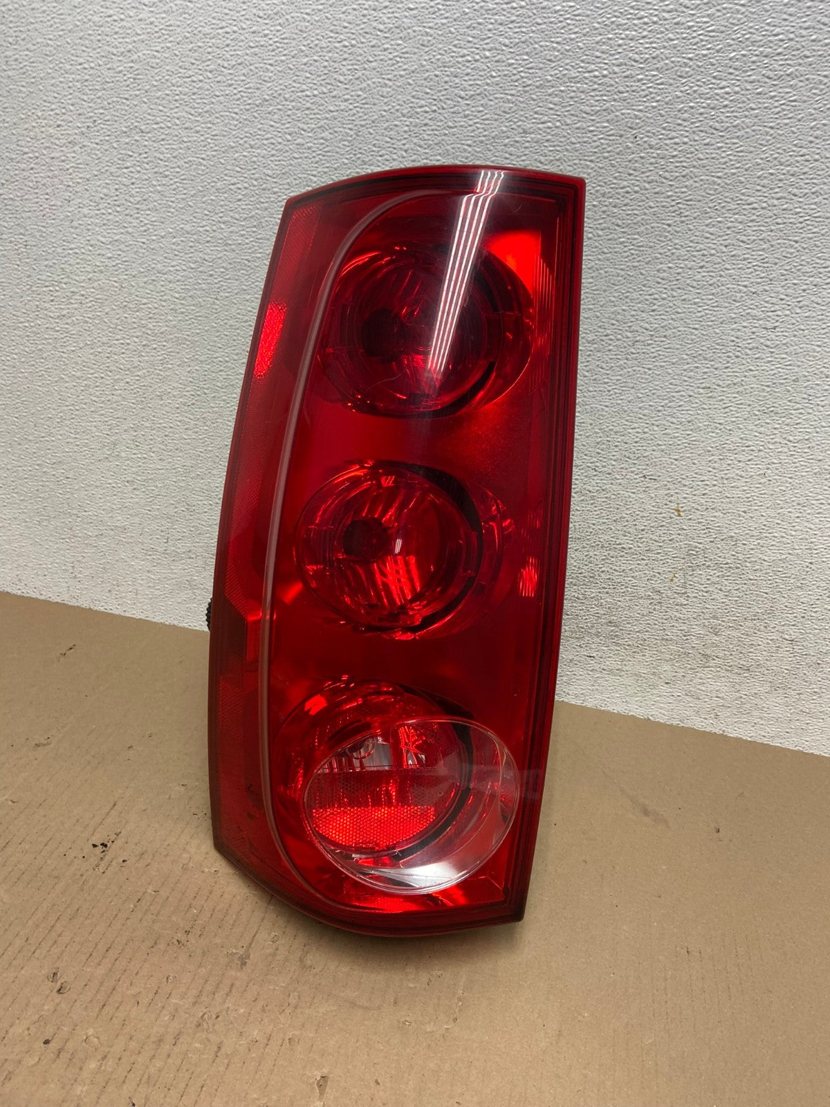 2007 to 2011 GMC Yukon Left Driver LH Side Tail Light AE7238 LK0