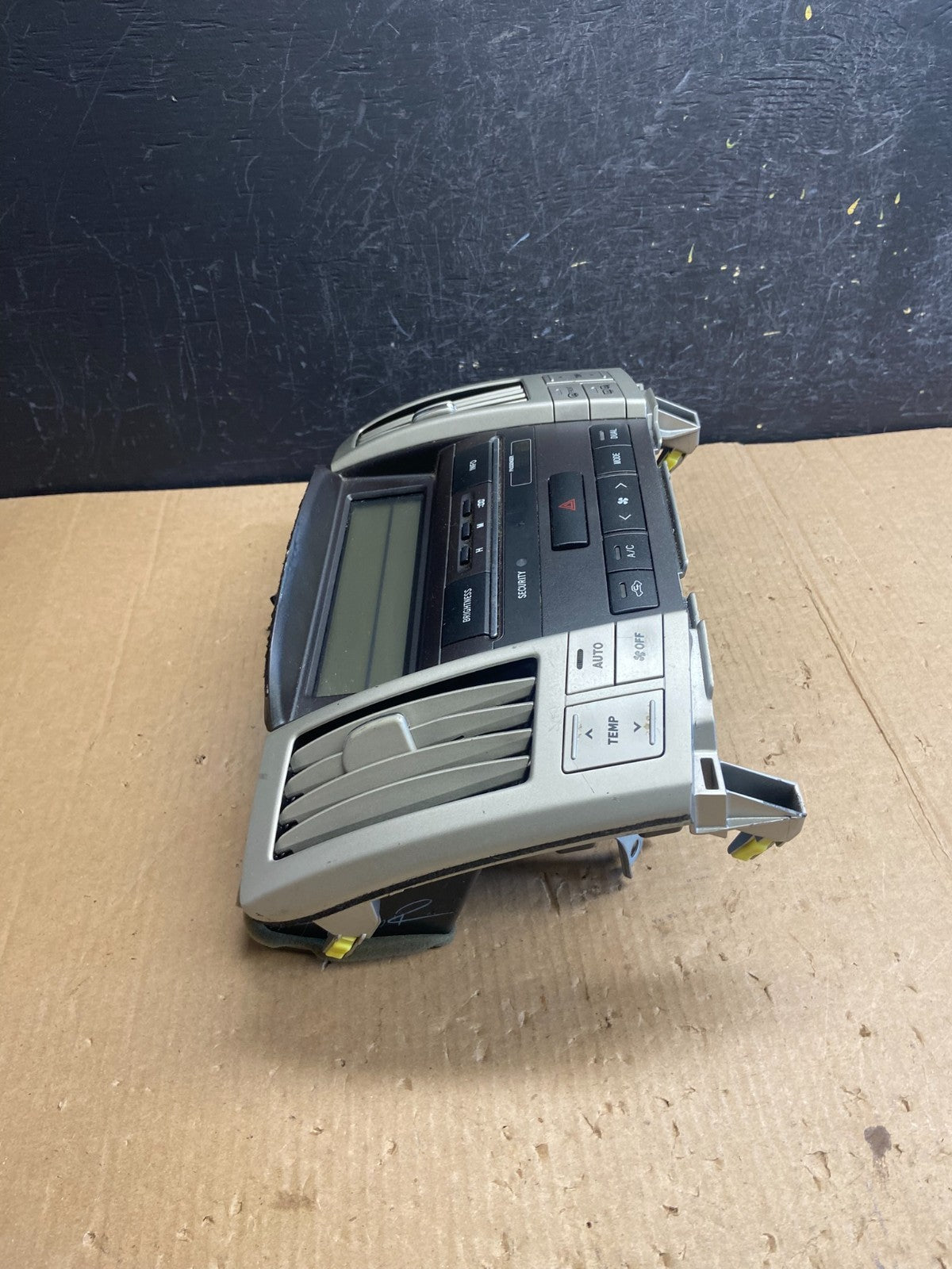 2005-2009 Lexus RX330 RX350 Radio AM/FM Climate Air Vent AE3848 DG1
