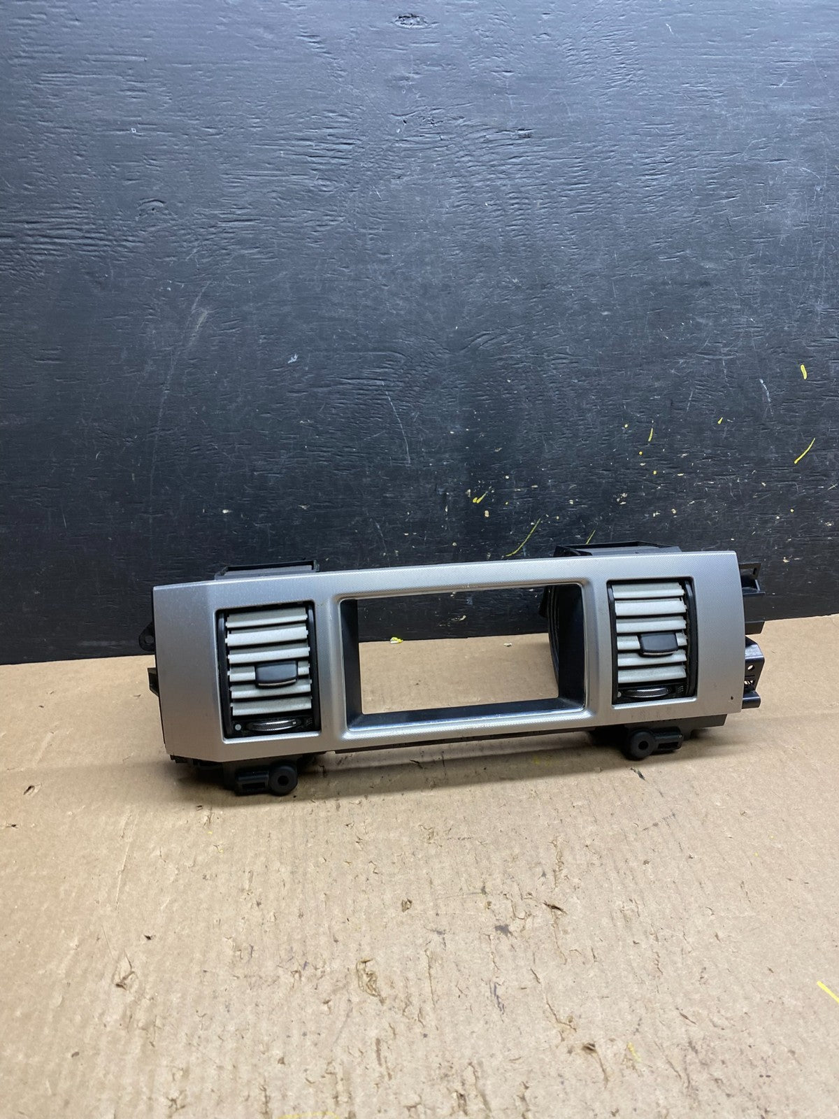 2008 to 2015 Jaguar XF Jaguar XF Center Radio Bezel Dash Air Vent t5844 DG0