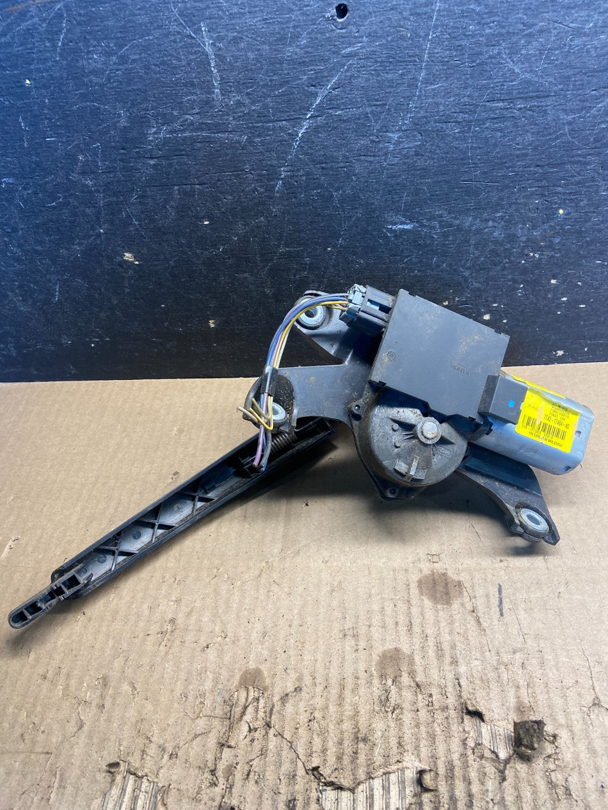 2007 to 2010 Ford Edge Licnoln MKX Rear Windshield Wiper Motor OEM Z9025 DG5