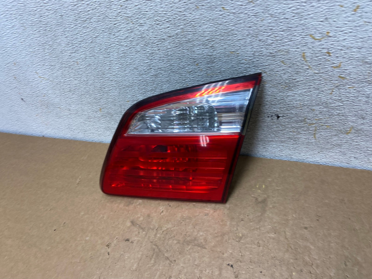 2000-2001 Infiniti i30 Right Passenger Rh Side Tail Light Inner AI3721 LK1