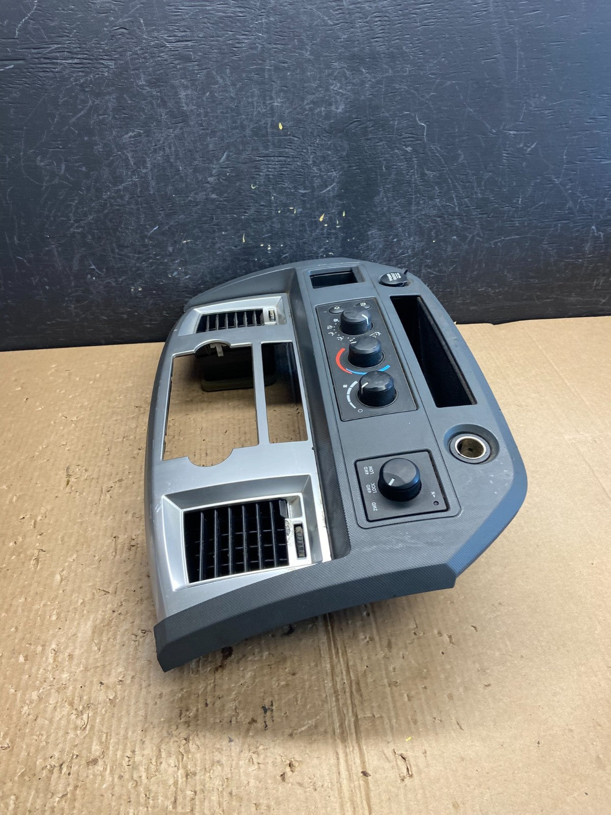 2006 to 2008 Dodge Ram Radio Climate Control A/C Heat Dash Bezel Trim ae4168 DG1