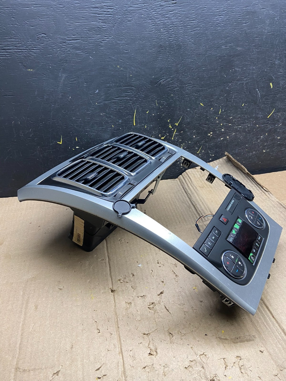 2007 - 2012 GMC Acadia A/C Heater Climate Control Radio Panel Bezel OEM X1909 DG2