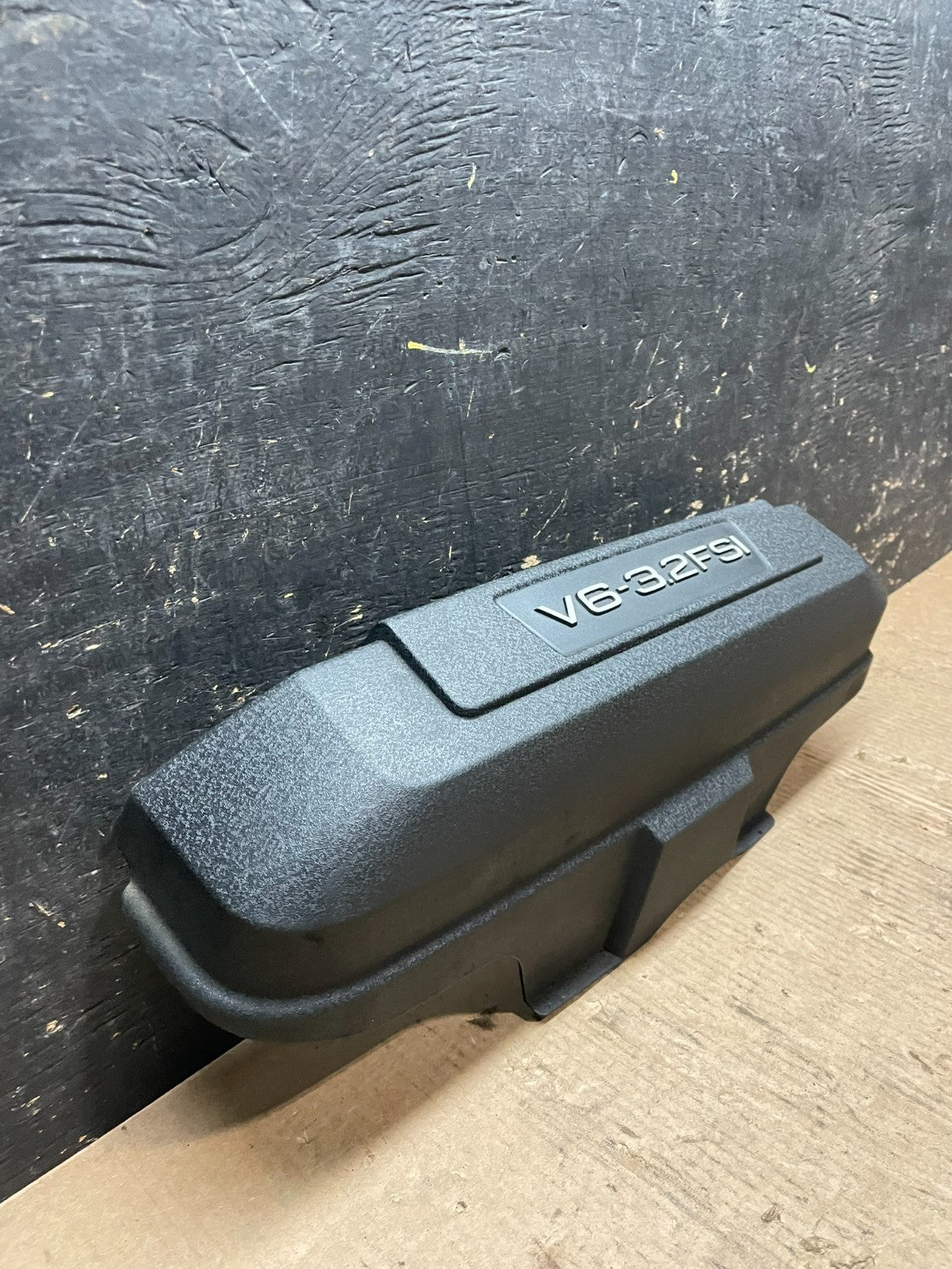 2008 to 2008 Audi  A6 3.2L Engine Motor Cover Oem z6079 DG1