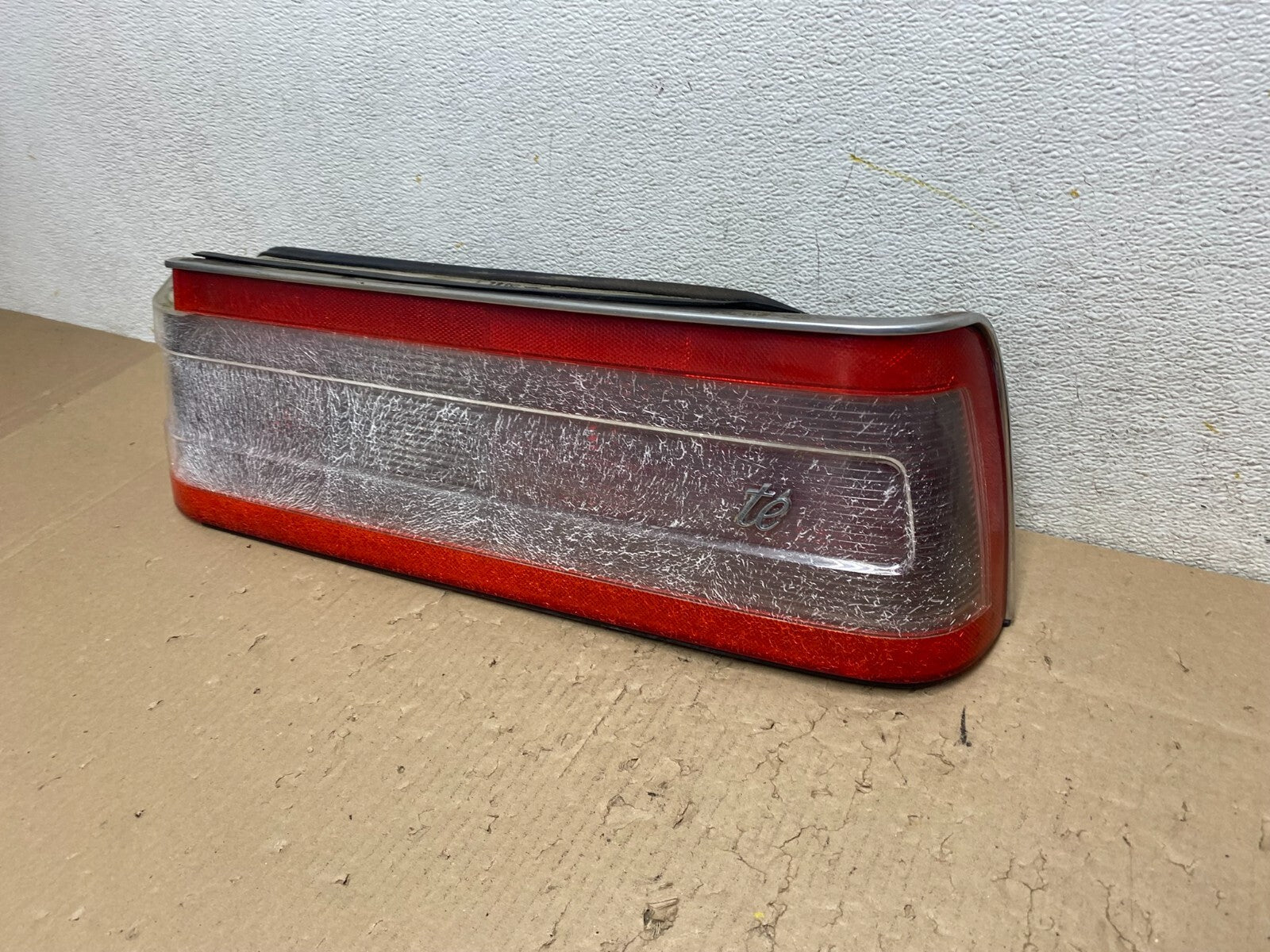 1990 - 1993 Cadillac Allante Front Right Passenger Tail Light J9050 PS1
