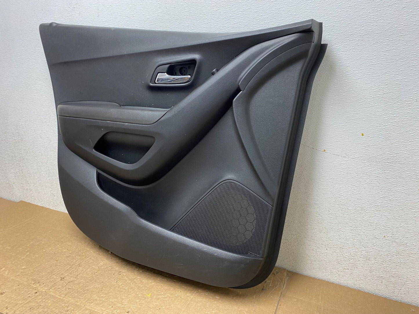 2015 - 2016 Chevrolet Trax Front Left Driver Side Panel Door Trim OEM O6524 DG2