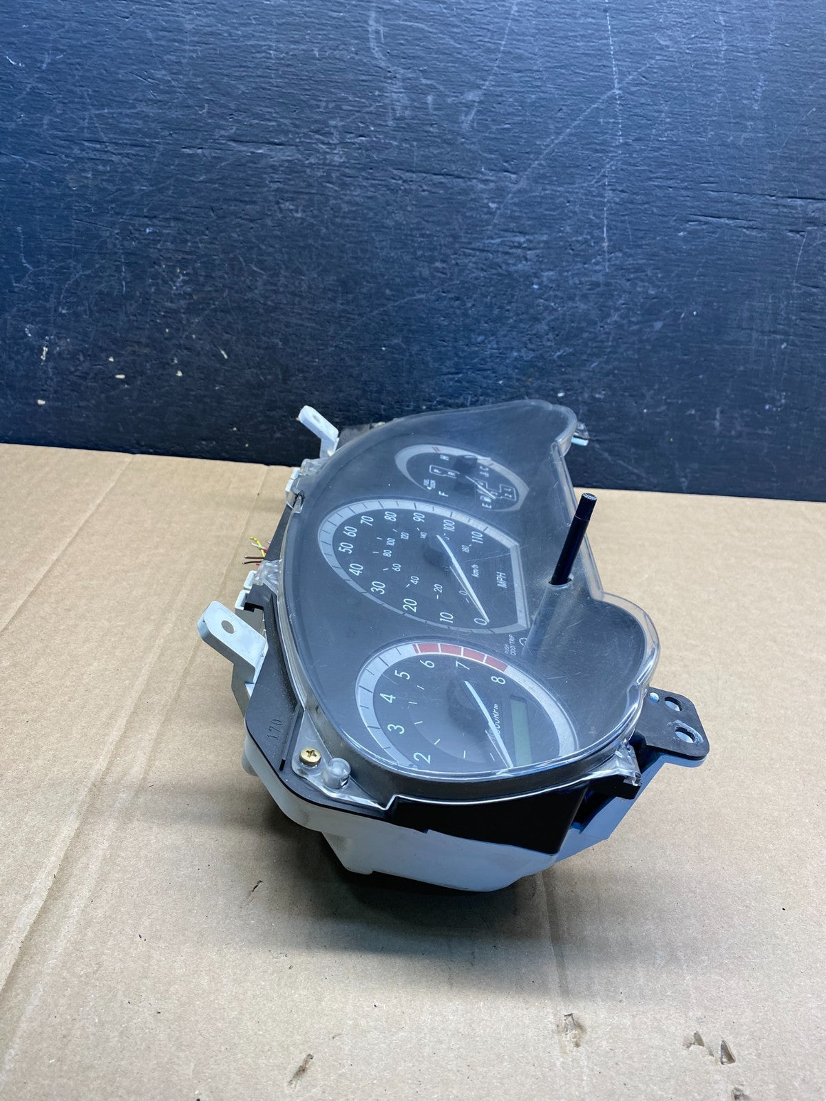 2004 2005 Toyota Sienna Speedometer Cluster Gauge AG3731 DW1