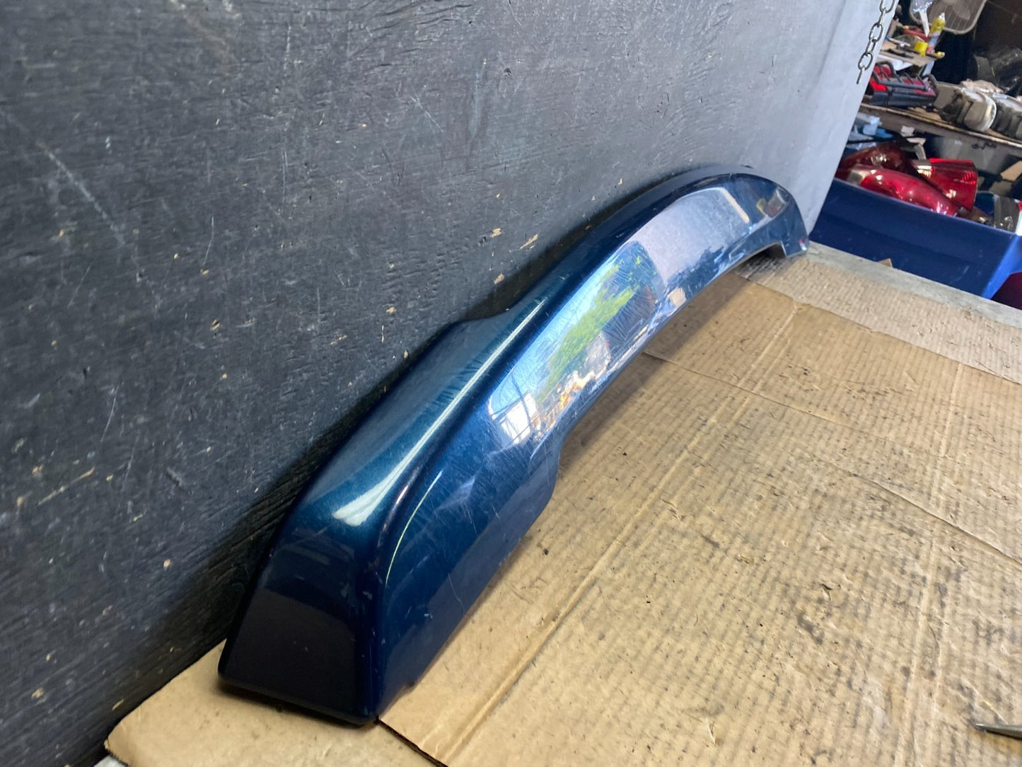 2008 to 2014 Land Rover LR2 Rear Trunk Tail Light Lift Gate Spoiler Q8575 DG2