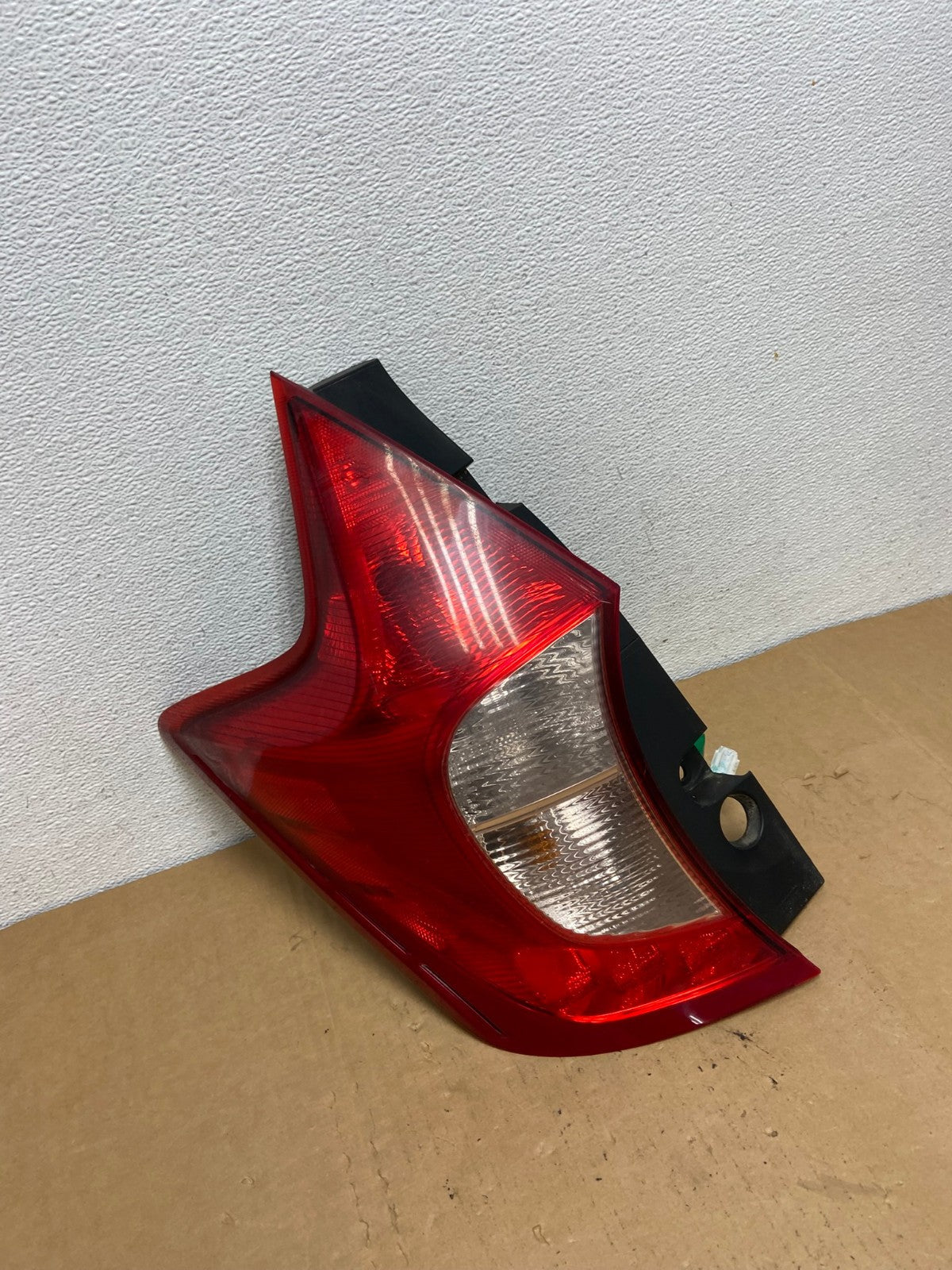 2014 - 2019 Nissan Versa Note Hatchback Left Driver LH Tail Light AC8441 LK2