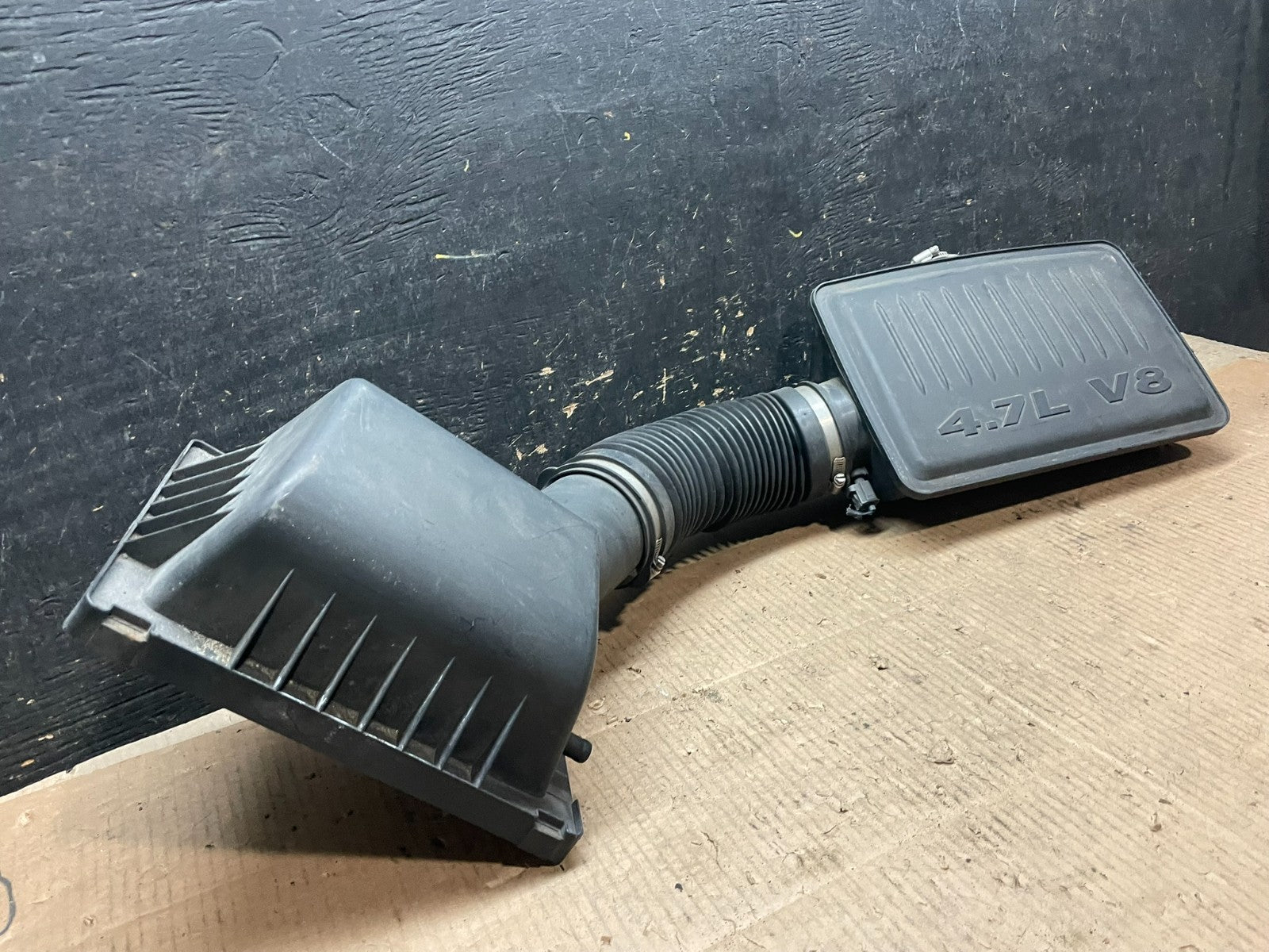 2005 - 2007 Jeep Grand Cherokee 4.7L V8 Engine Air Intake Resonator Y6298 DG1