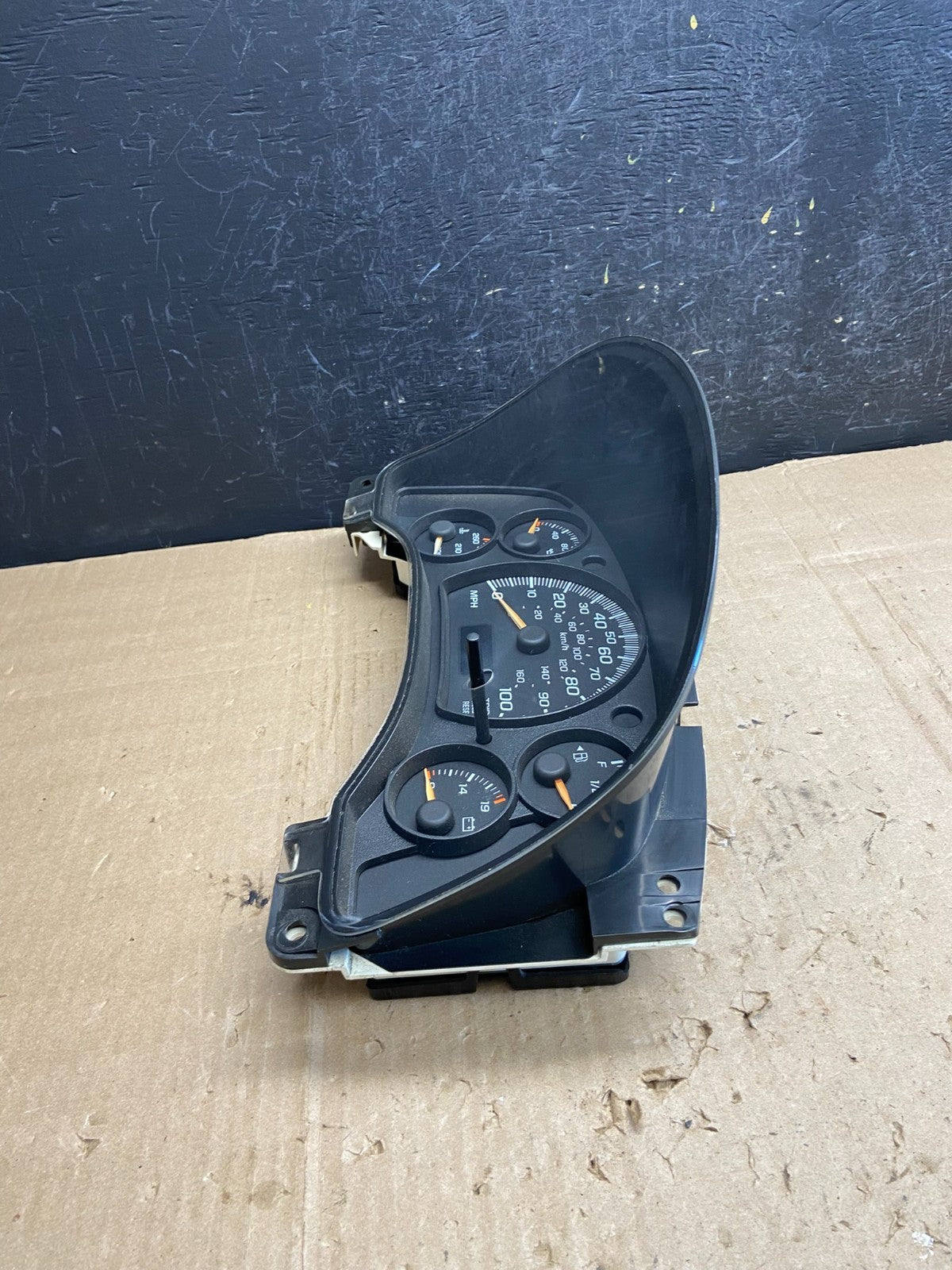 2004 to 2007 Chevrolet Express Speedometer Cluster Gauge ae1870 DG2