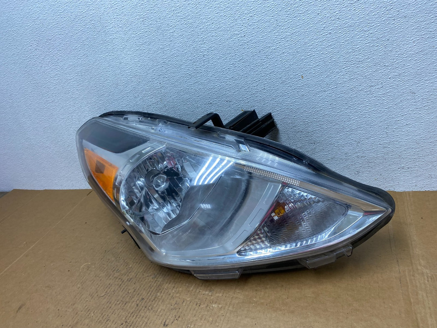 2015 to 2019 Nissan Versa Headlight Right Passenger RH Side AD9324 DW1