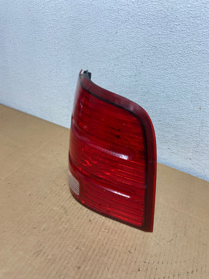 2002 to 2005 Ford Explorer Right Passenger Rh Side Tail light AD0810 LK1