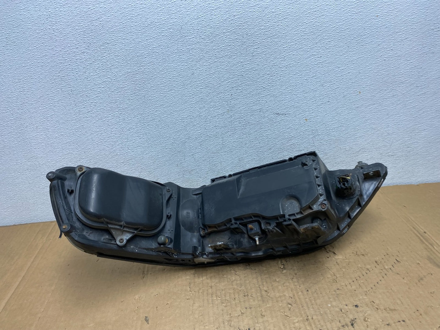 2005 to 2011 Lincoln Town Car Right Passenger Rh Side Headlight AD2395 DW5