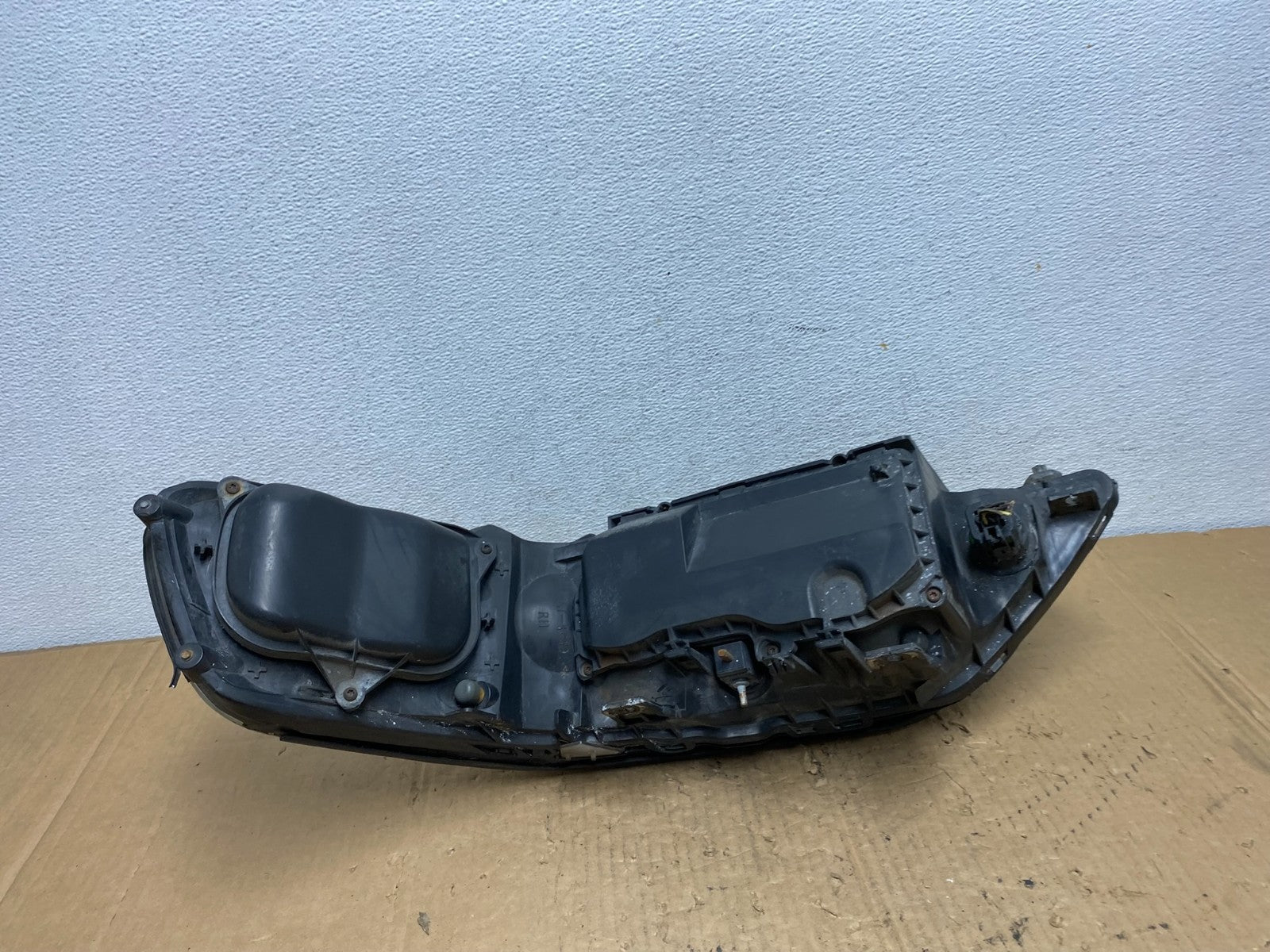 2005 to 2011 Lincoln Town Car Right Passenger Rh Side Headlight AD2395 DW5