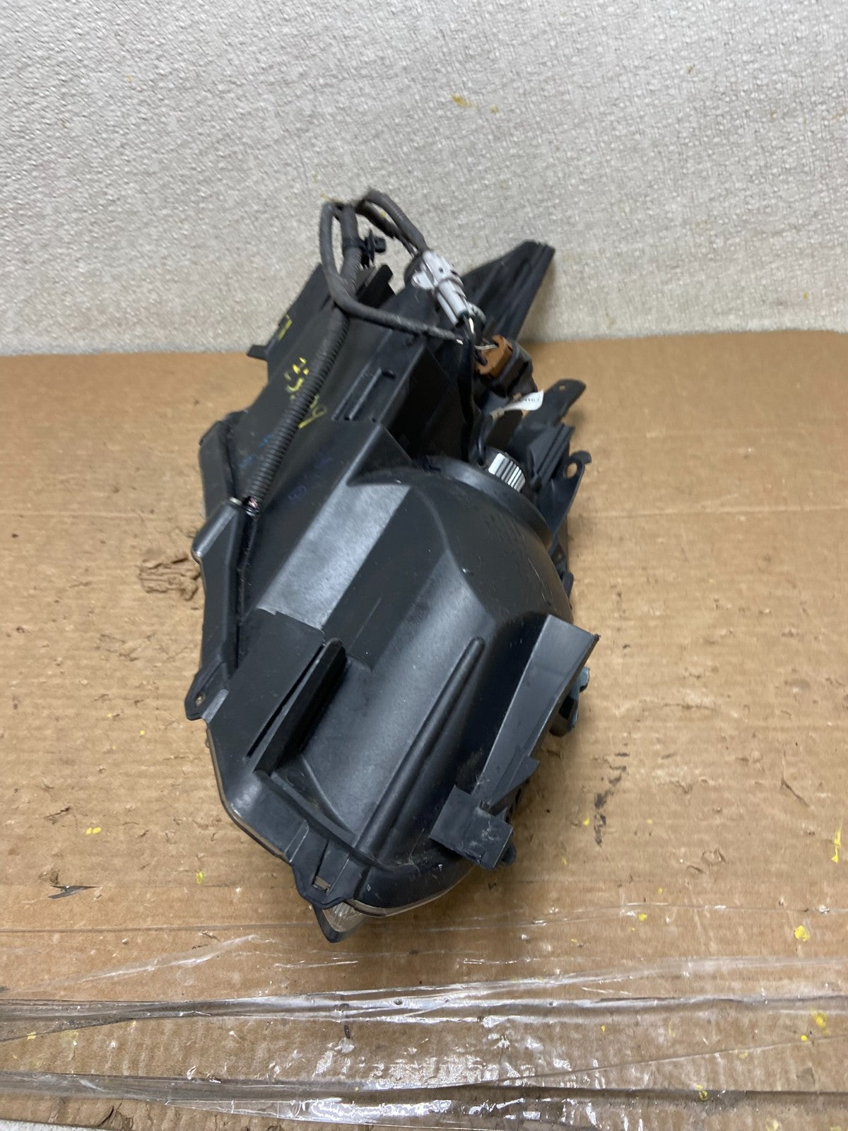2010 - 2011 Toyota Prius Left Driver Side Halogen Headlight OEM Z3709 PS8