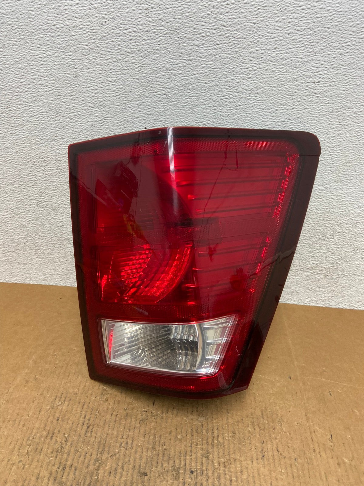 2007 to 2010 Jeep Grand Cherokee Right Passenger Tail Light AE1332 LK0