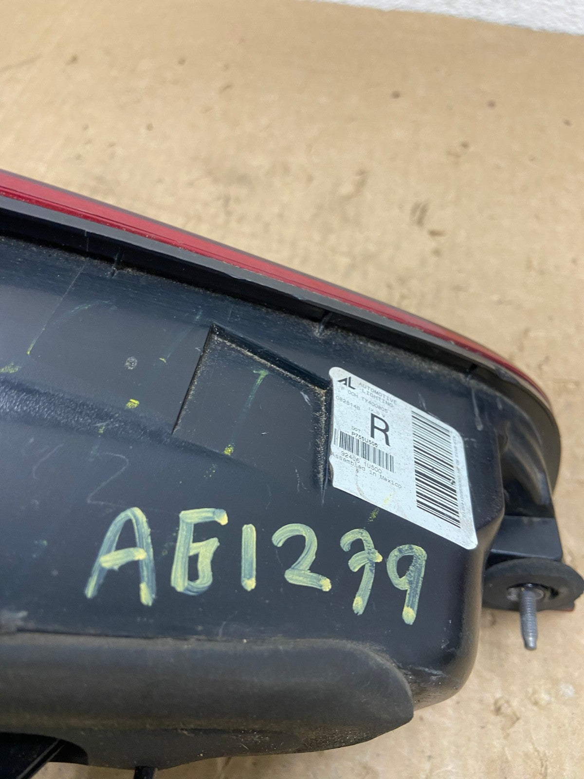2014 - 2015 Kia Sorento Right Passenger Side Inner Tail Light AG1279 LK7