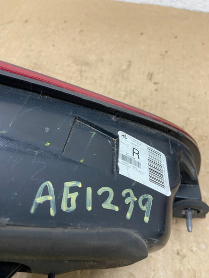 2014 - 2015 Kia Sorento Right Passenger Side Inner Tail Light AG1279 LK7