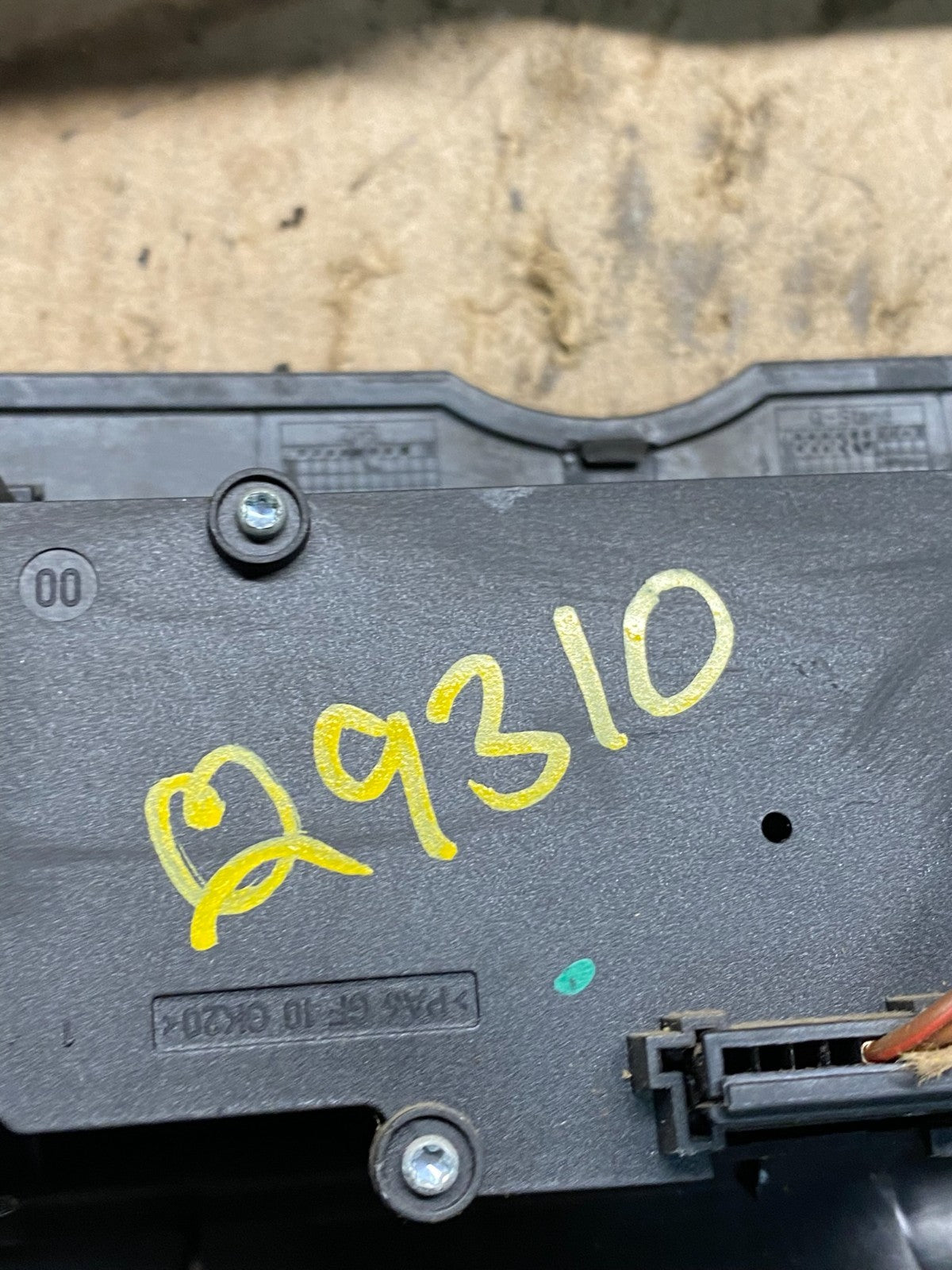 2007-2018 Mercedes Dodge Sprinter Center Console Radio Instrument Panel Q9310 DG7