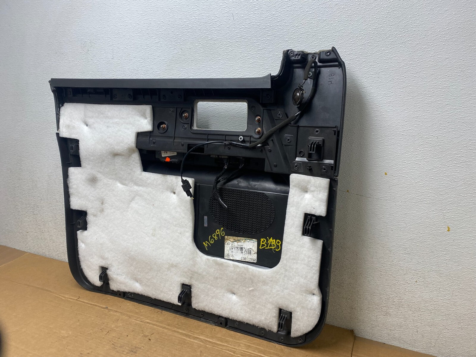 2007-2015 Lincoln Navigator Right Passenger Front Door Panel OEM M6896 DG8