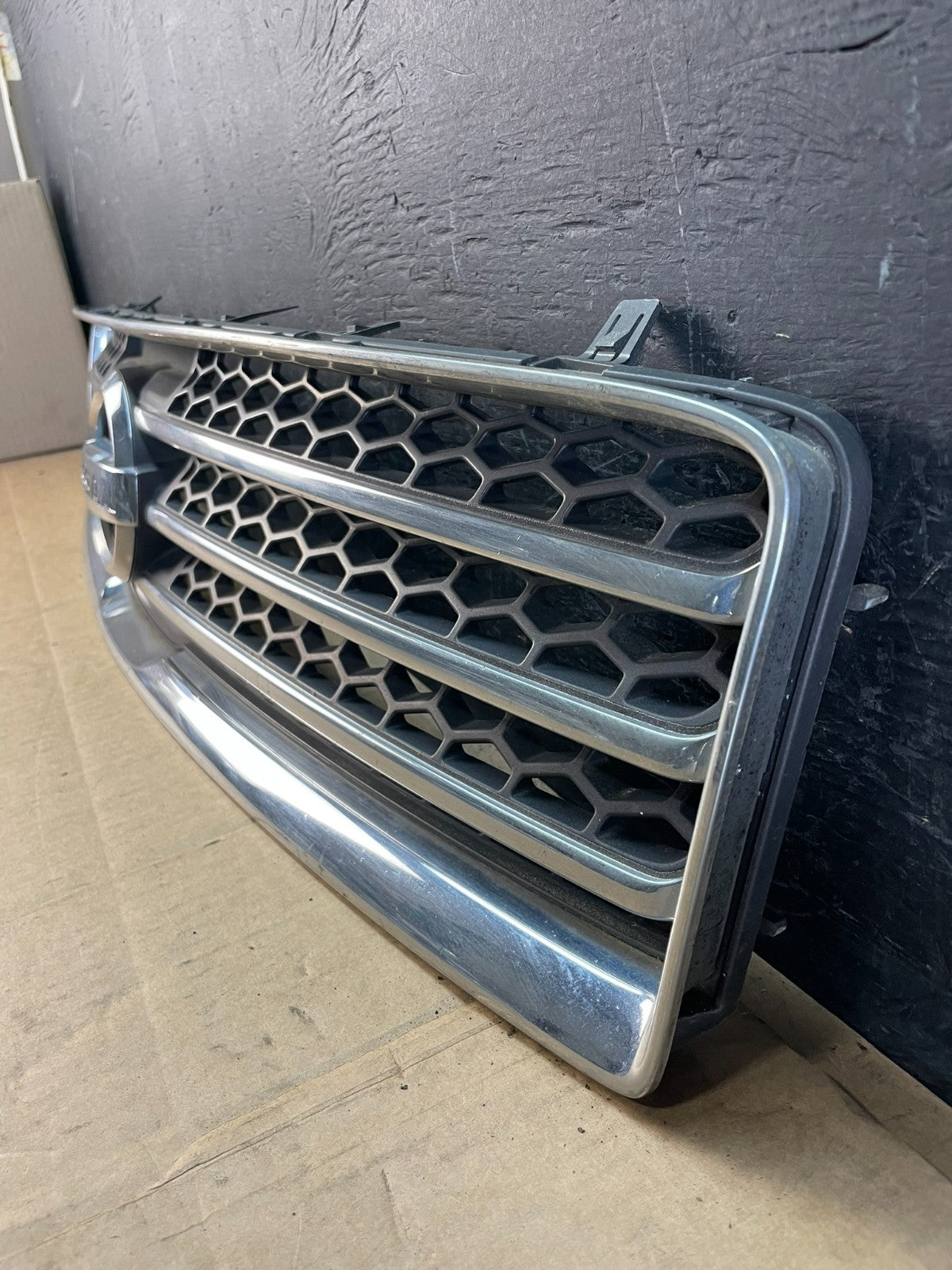 2009 to 2011 Nissan Maxima Front Upper Grill Grille 62070-9N00A AC5127 DG1