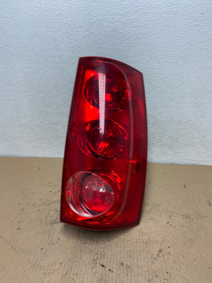 2007 to 2011 GMC Yukon Right Passenger RH Side Tail Light AF4252 LK0