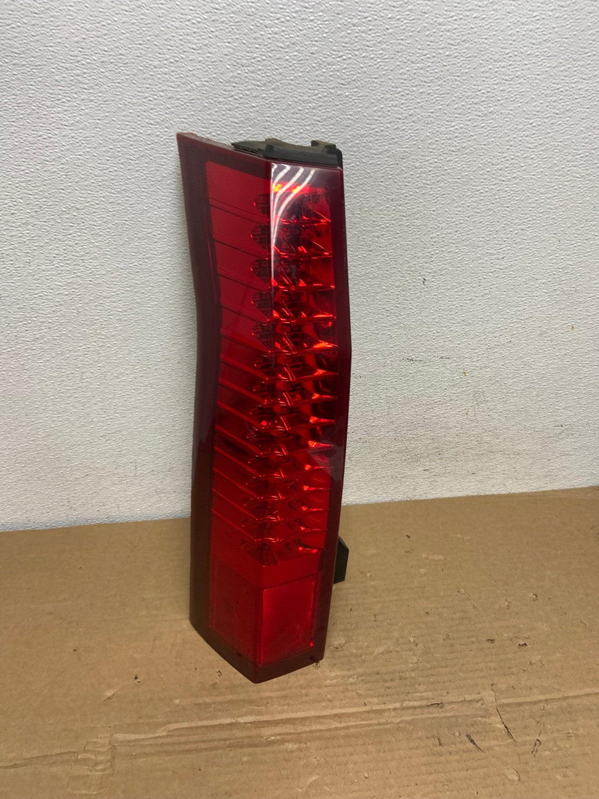 2004 to 2009 Cadillac Srx Left Driver LH Side Tail Light AD3926 LK2
